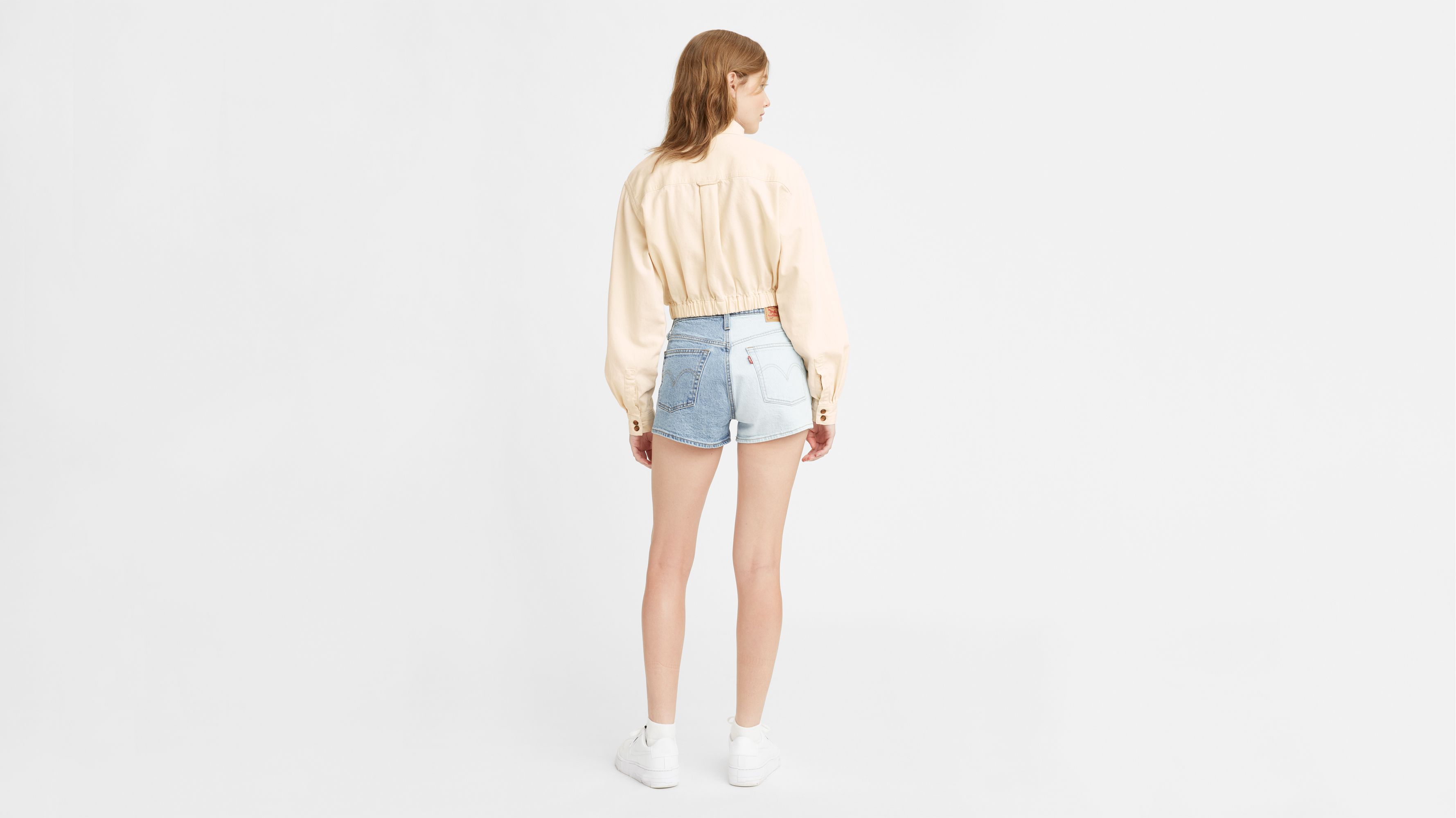 beige levi shorts