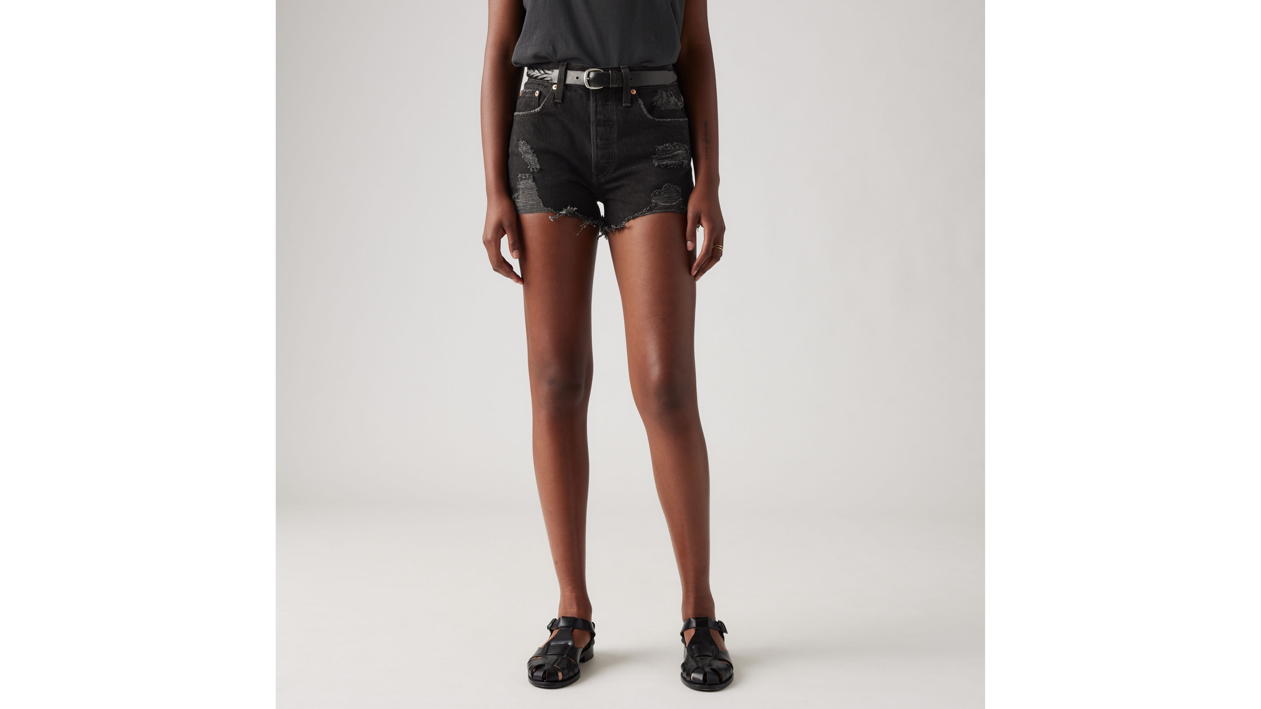 Black levi hot sale shorts womens