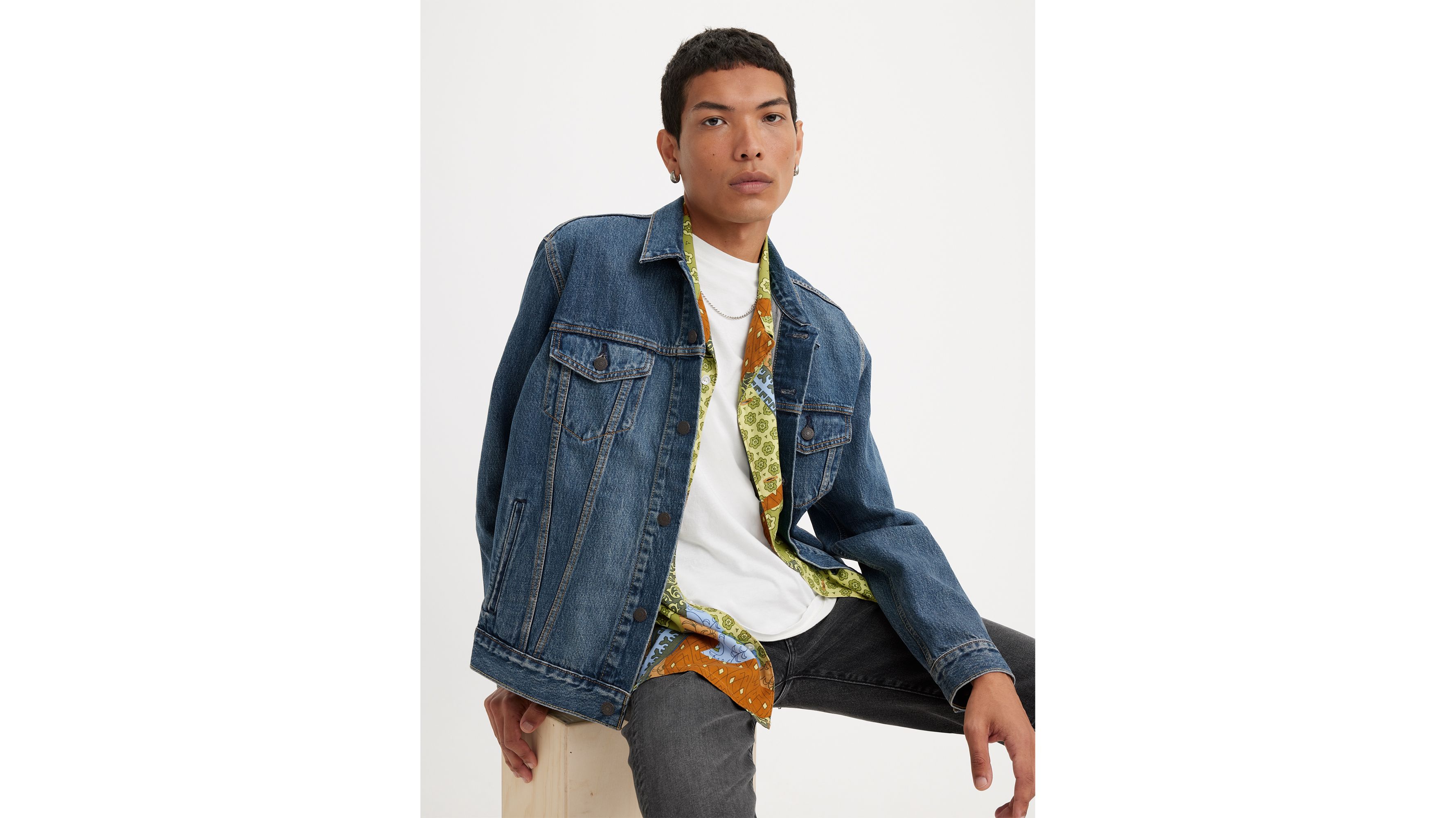 BDG Oversized Denim Trucker Jacket in Blue