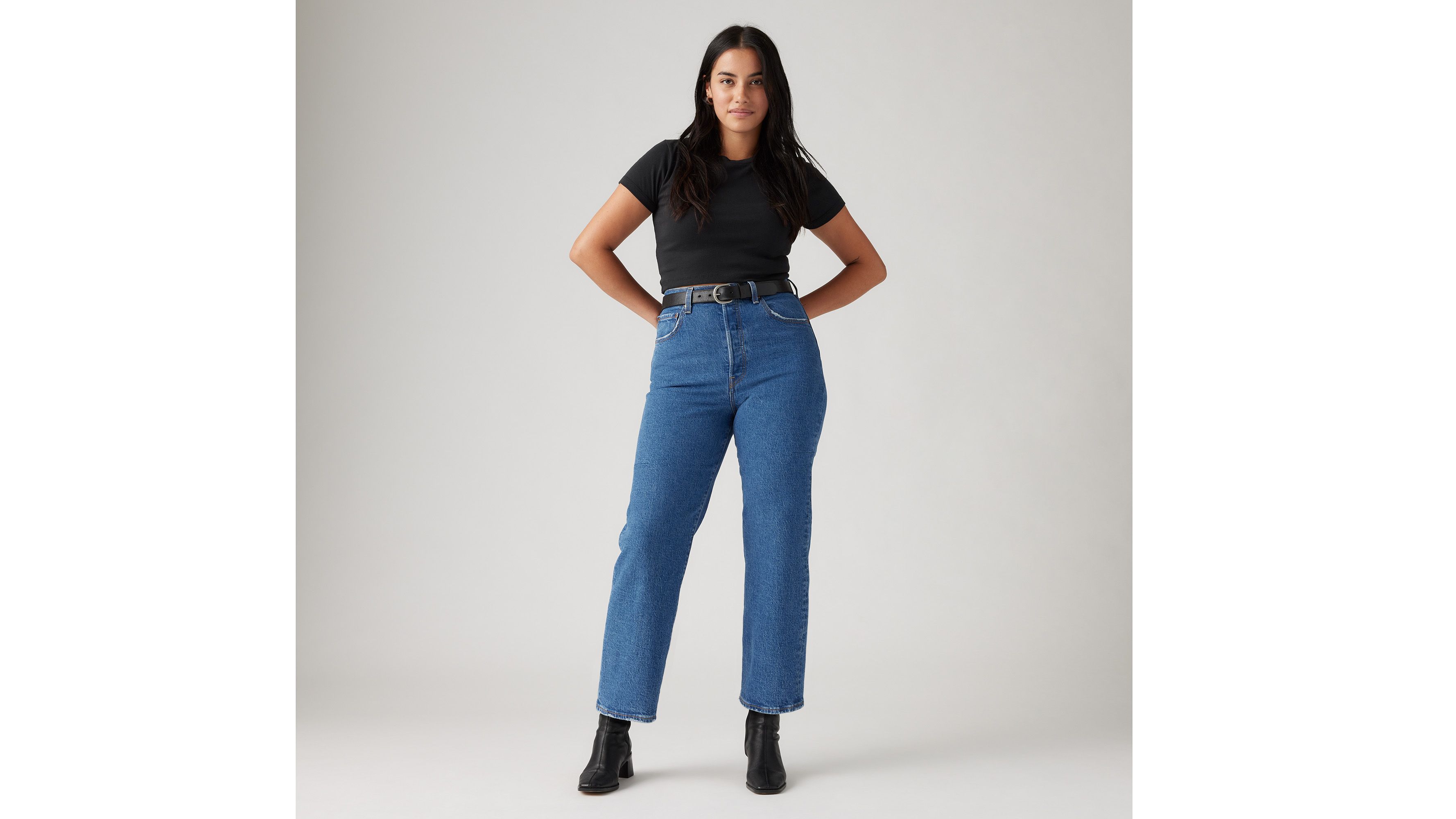 Effortless Style with Levi's Ribcage Straight Ankle Jeans