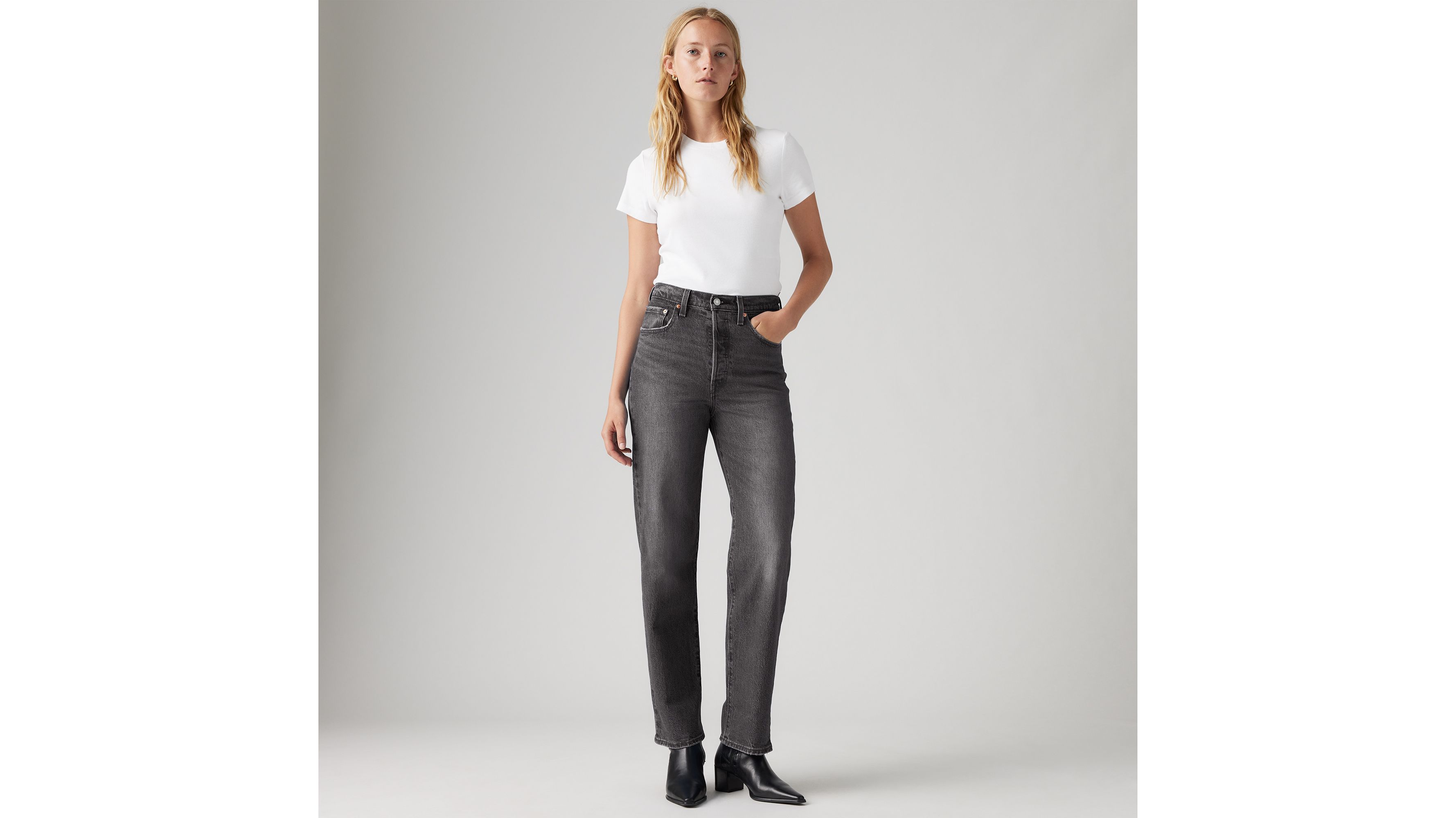 Levi's - Ribcage Straight Ankle Jean in Black Sprout