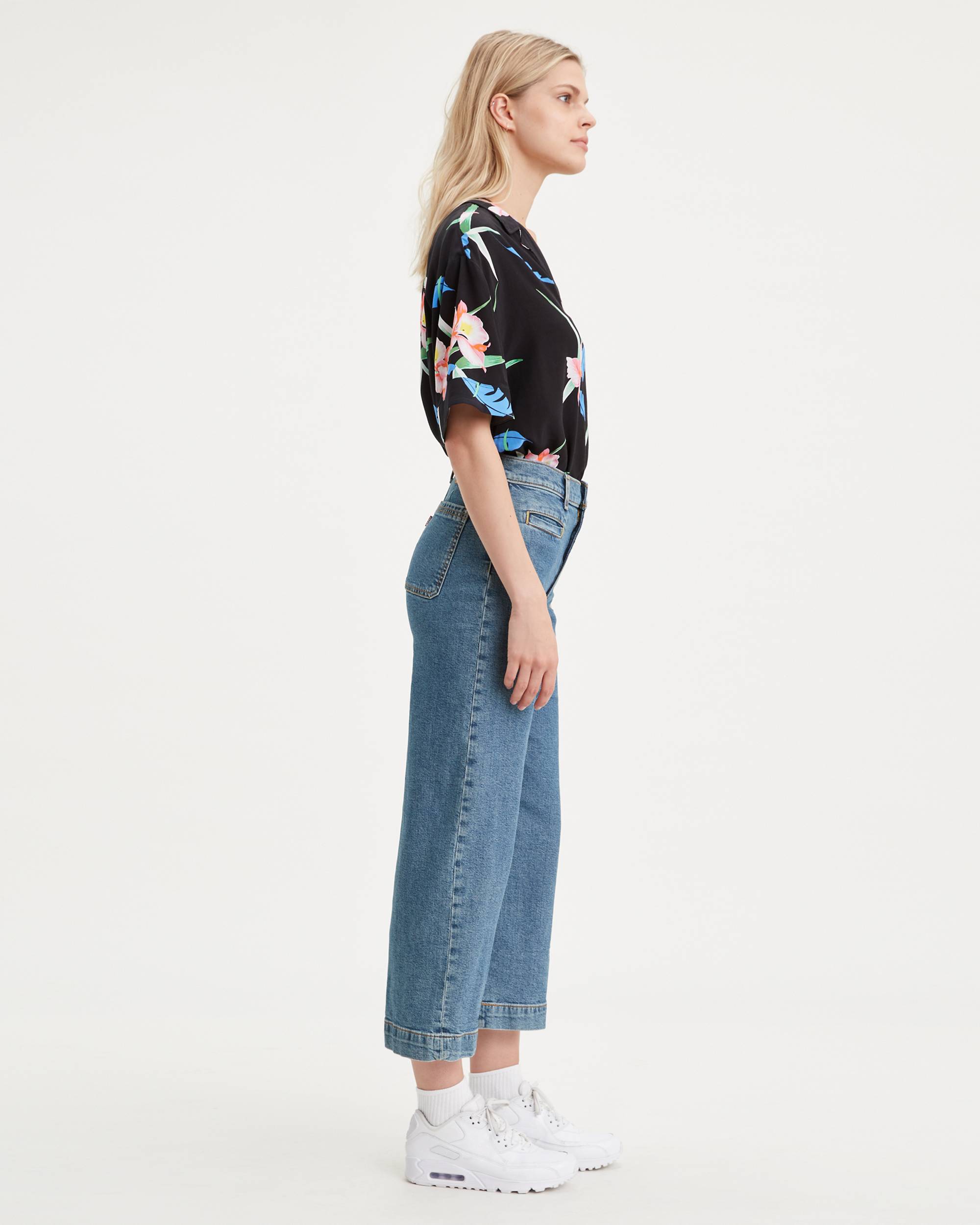 Ribcage Wide Leg Cropped Women's Jeans - Light Wash | Levi's® US Ribcage Wide Leg Cropped Women's Jeans - Light Wash | Levi's® US