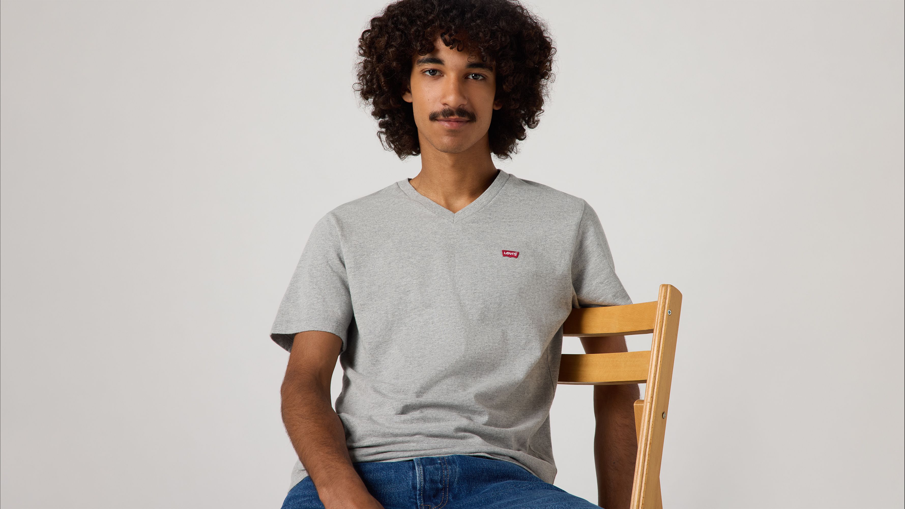 T-shirt con scollo a V Housemark Original 4