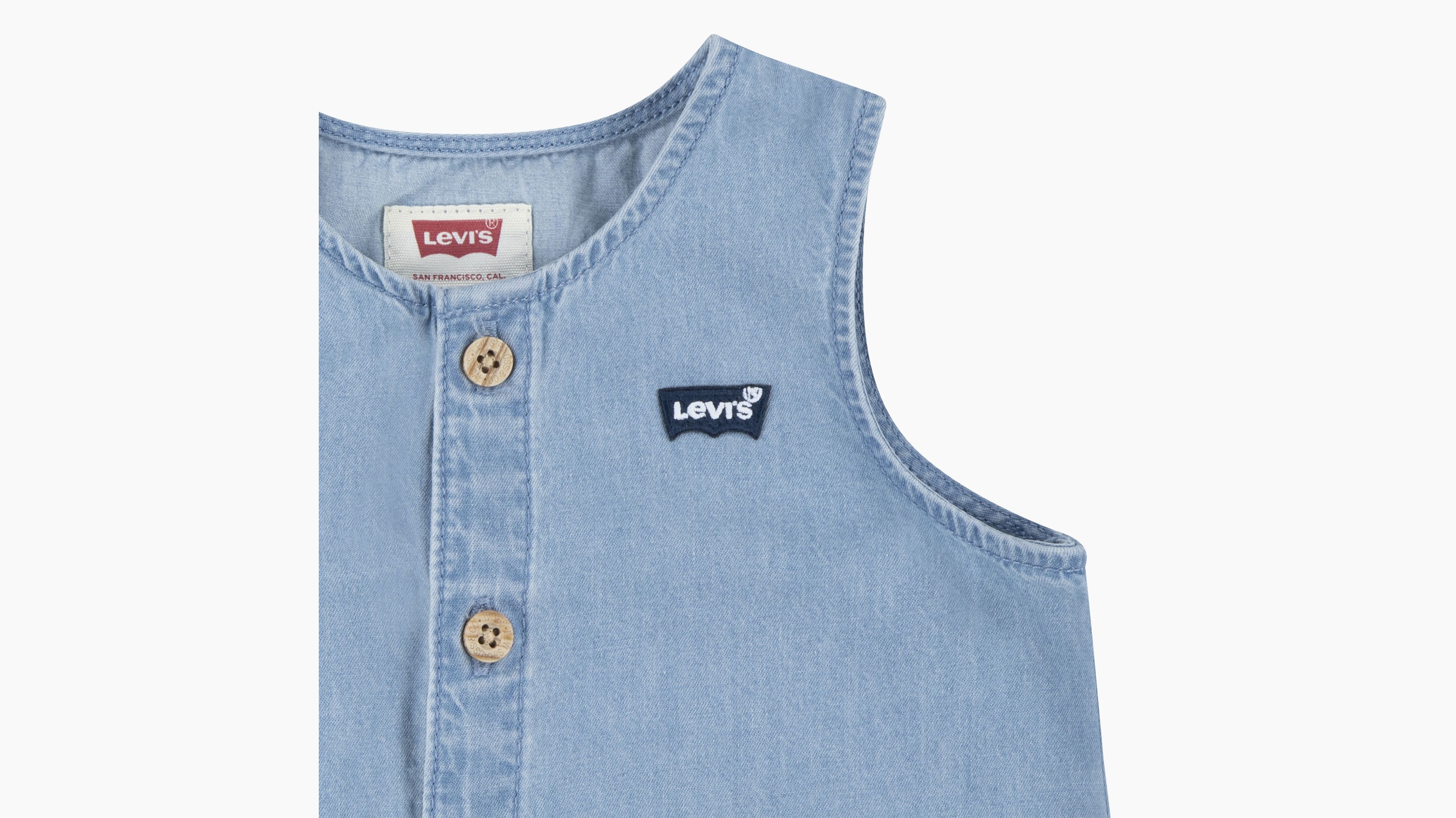 Completo con bucket hat e tutina in denim per bambini 3