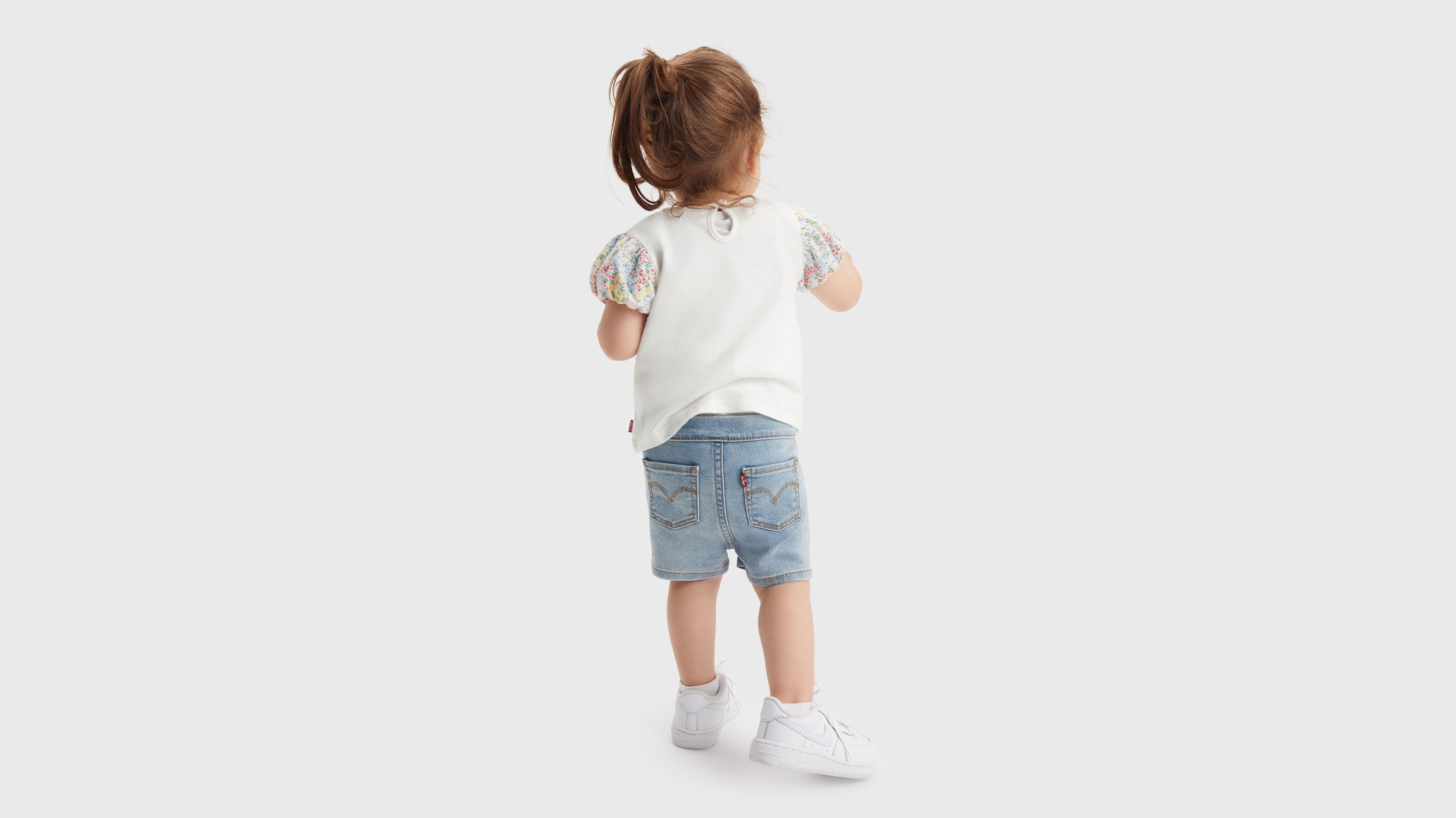 Baby set med blommig T-shirt med ärm och shorts 2