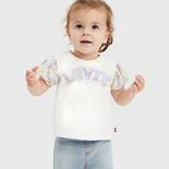 Zestaw niemowlęcego T-shirtu z kwiecistym wzorem na rękawach i szortów 3