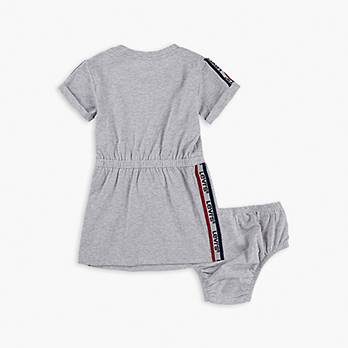T-shirtkjole med elastisk talje til baby 2
