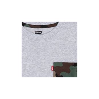 Relaxed Fit T-Shirt mit Tasche und Camo-Muster 3