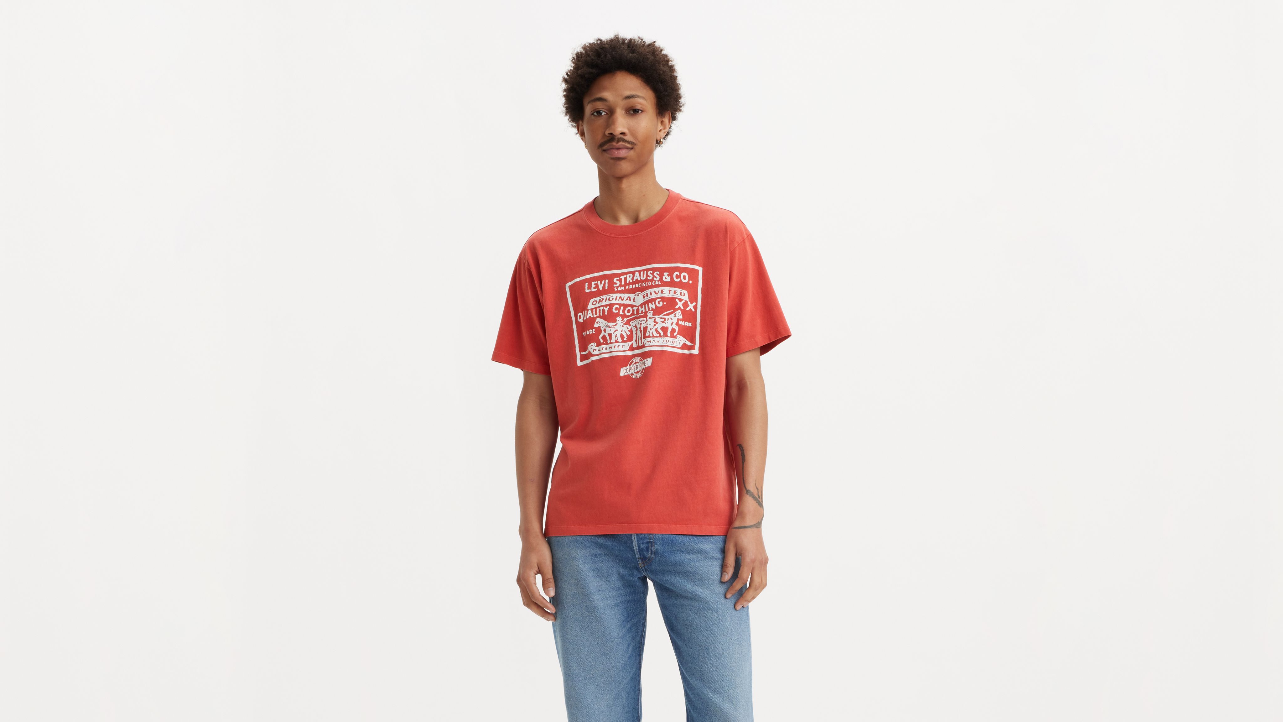 Vintage Fit Graphic T-shirt - Red | Levi's® US