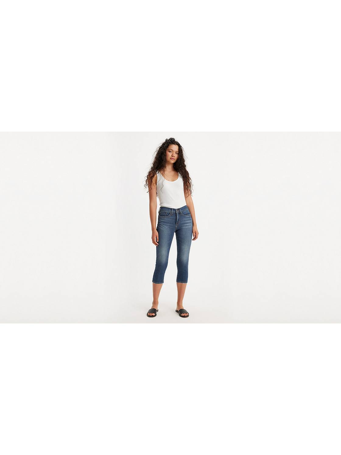 Signature by Levi Strauss & Co.™ Women's Mid Rise Wide Leg Capri Jeans 