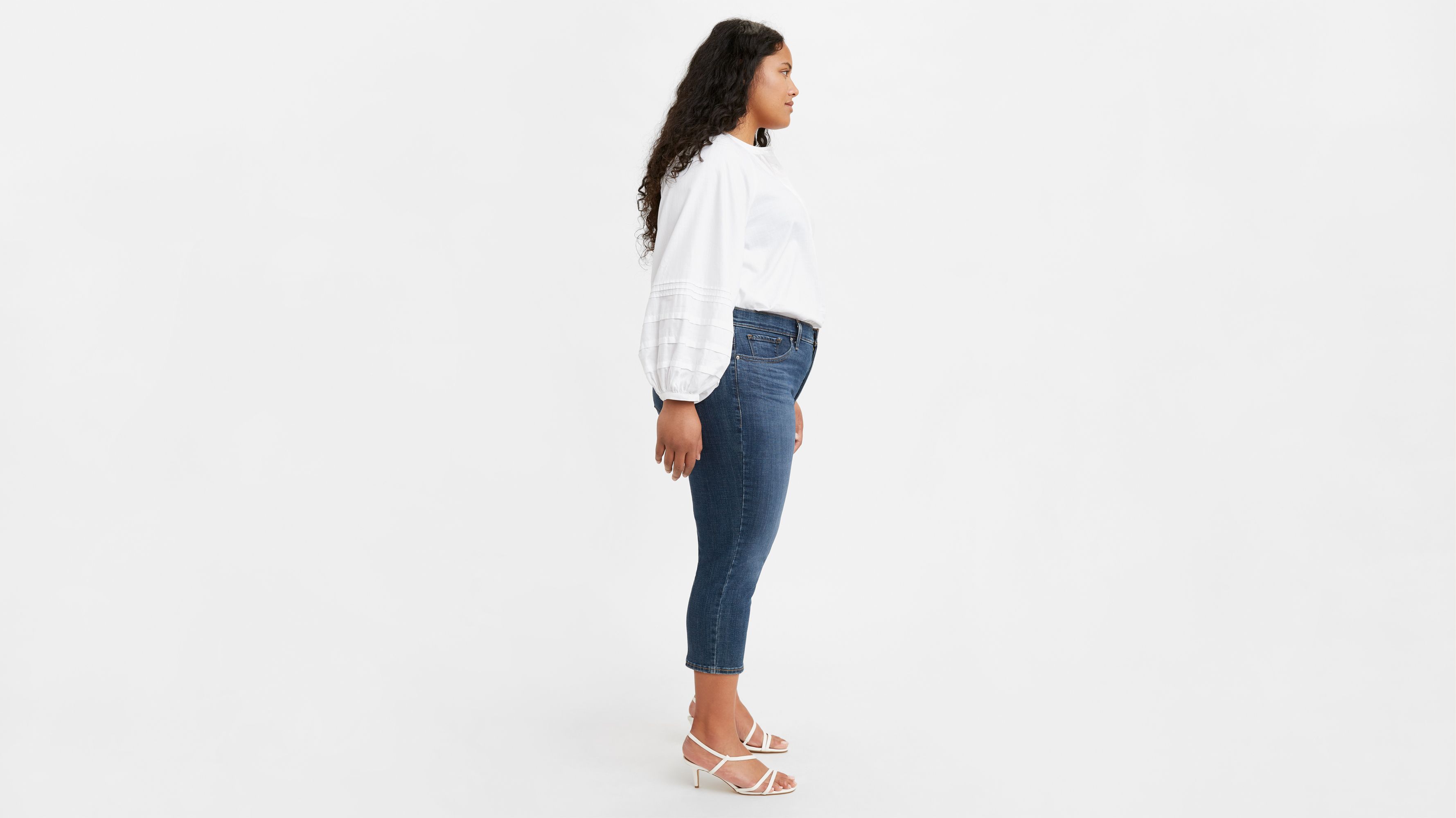 plus size Ellie capri in medium wash