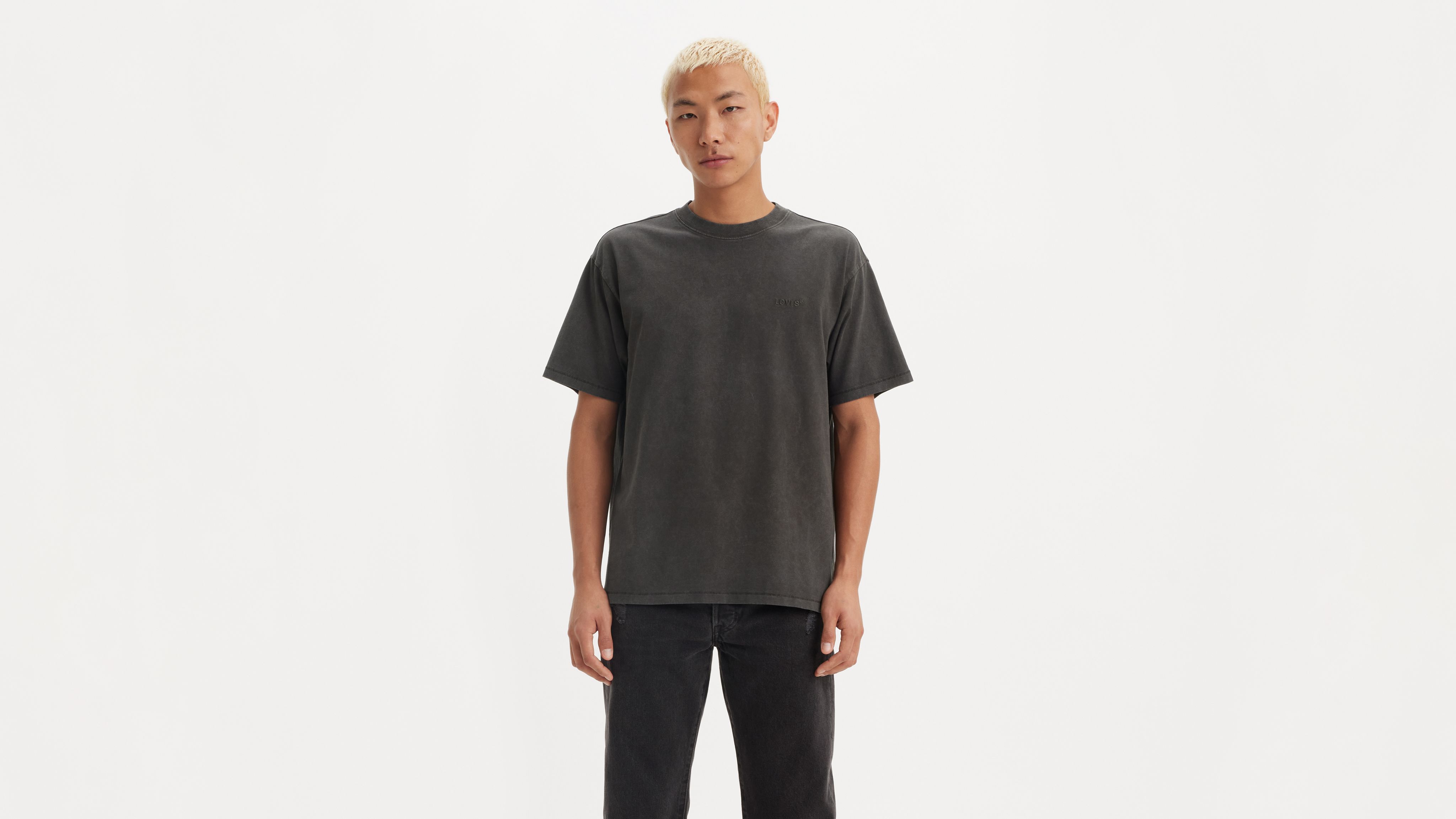 Black and red levis t shirt sale