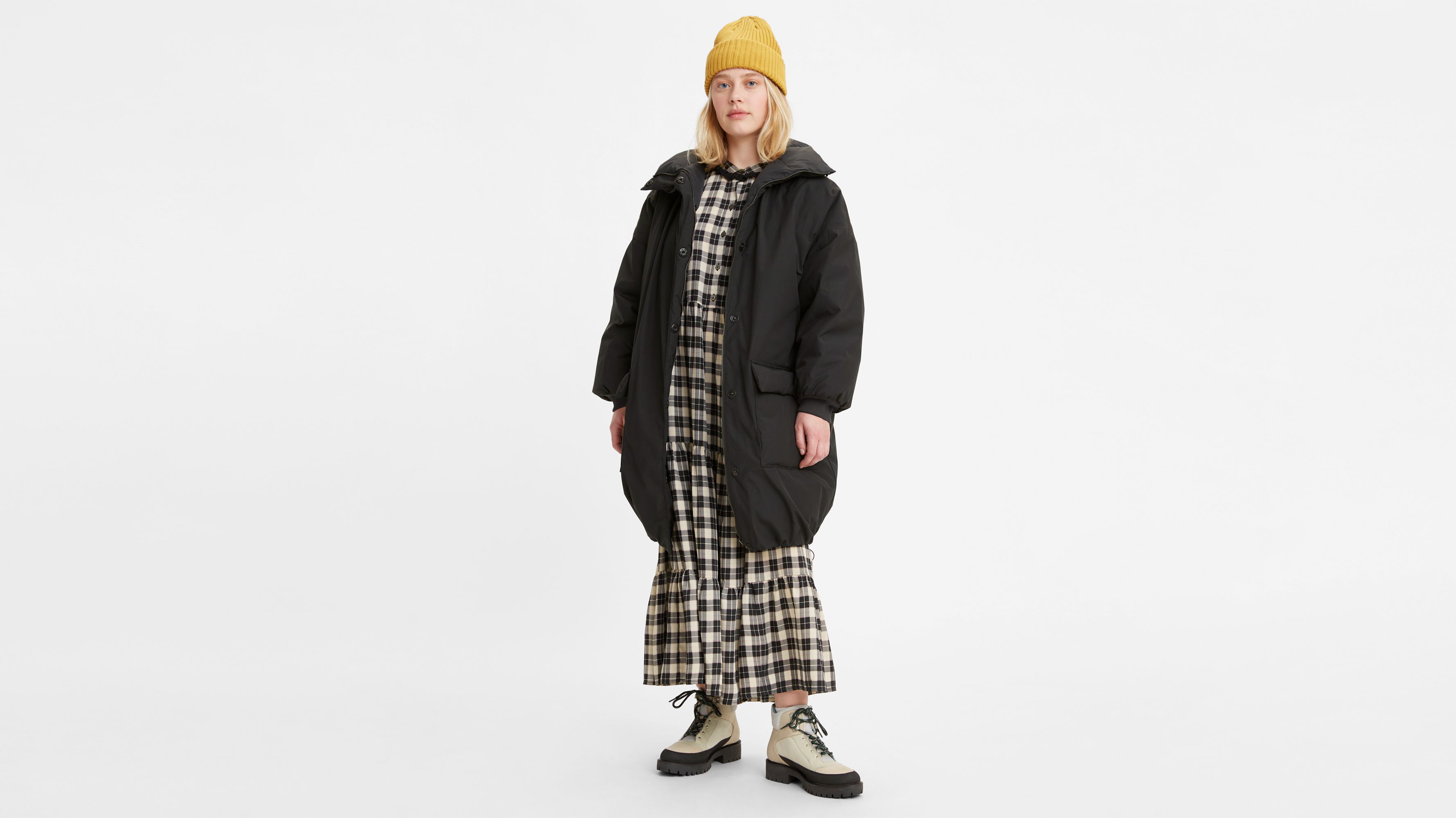 Momo Down Pillow Puffer Jacket - Black | Levi