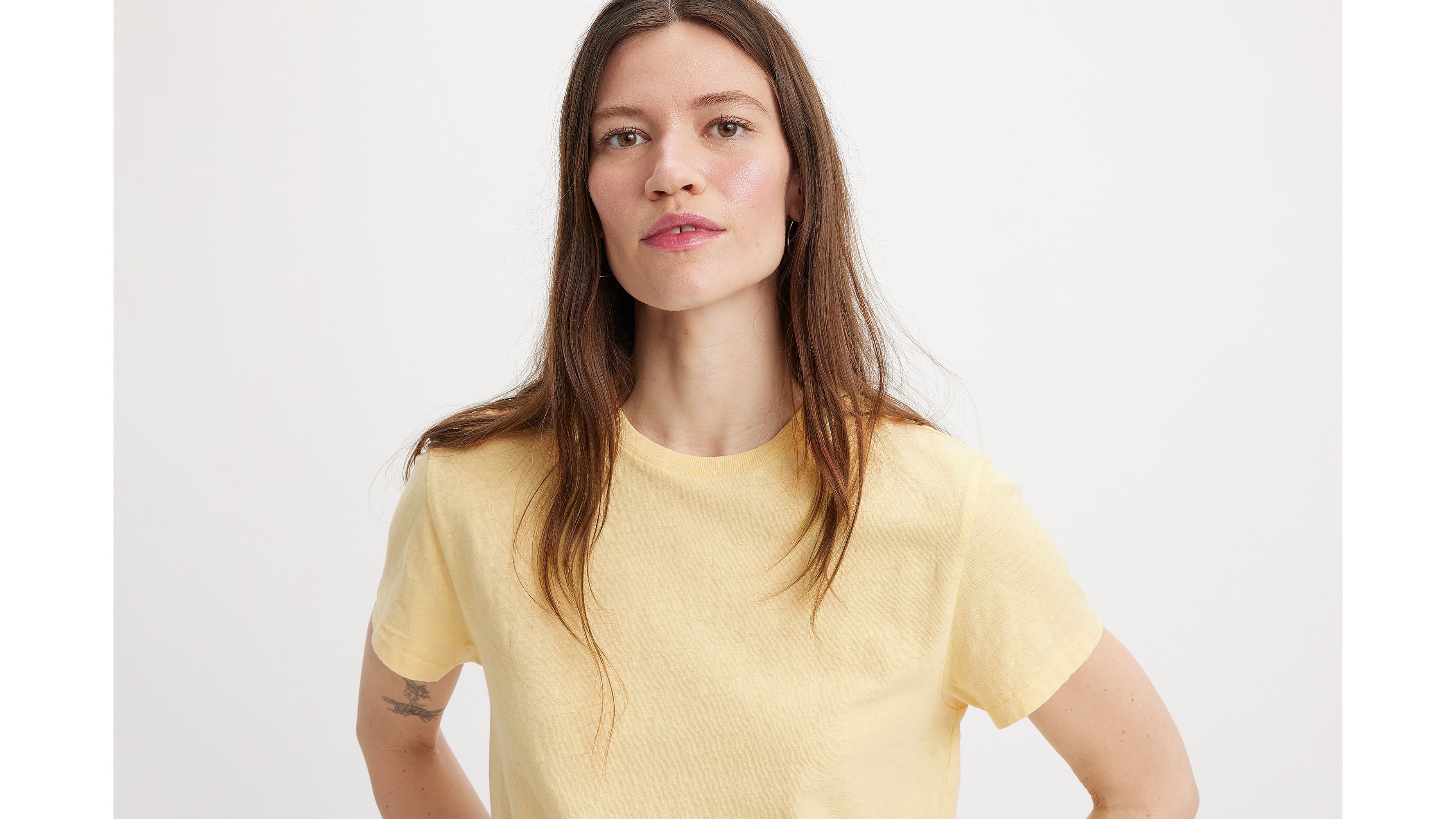 Levis yellow discount t shirt women's