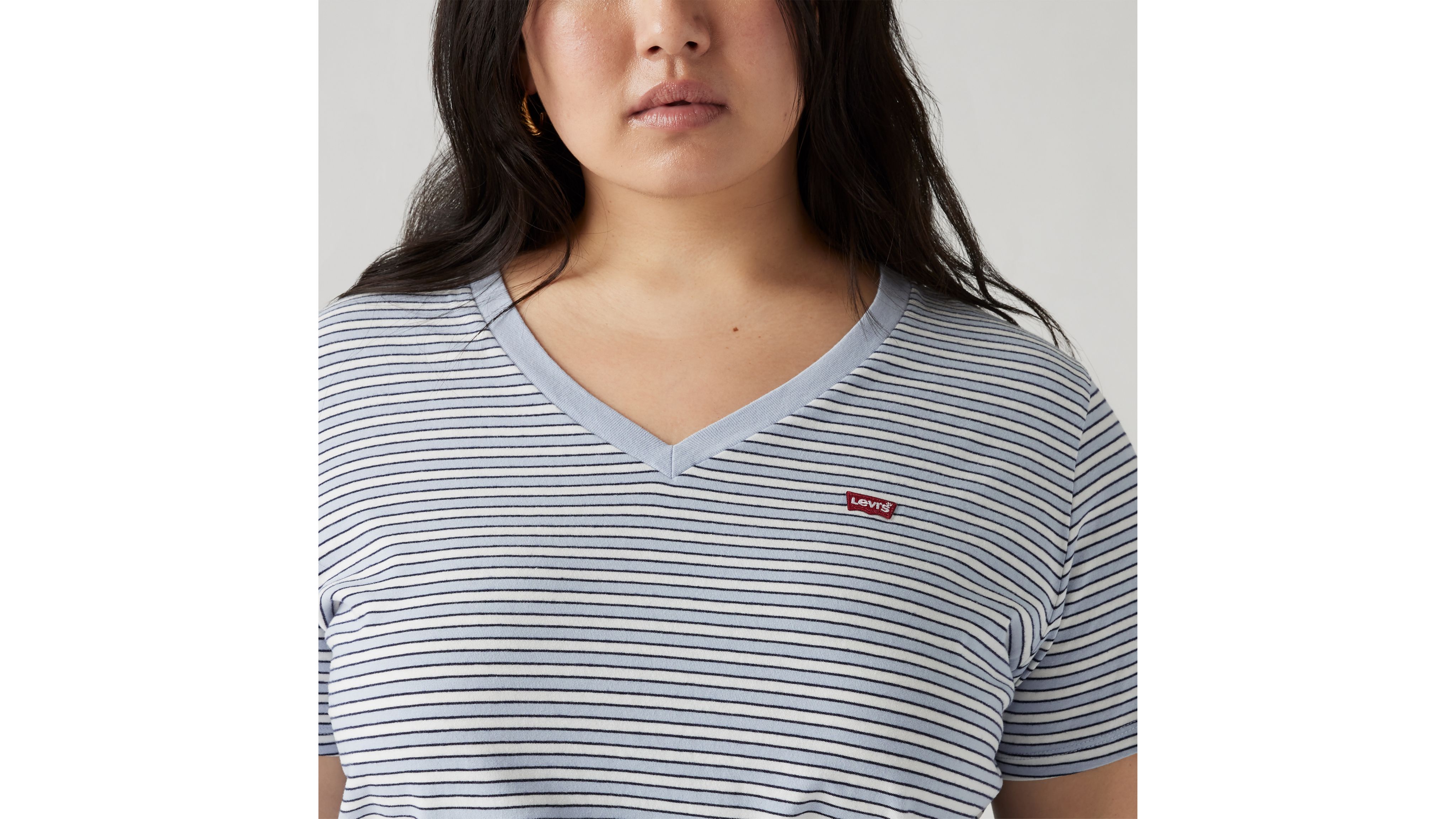 T-shirt Perfect z dekoltem w serek (duże rozmiary) 4