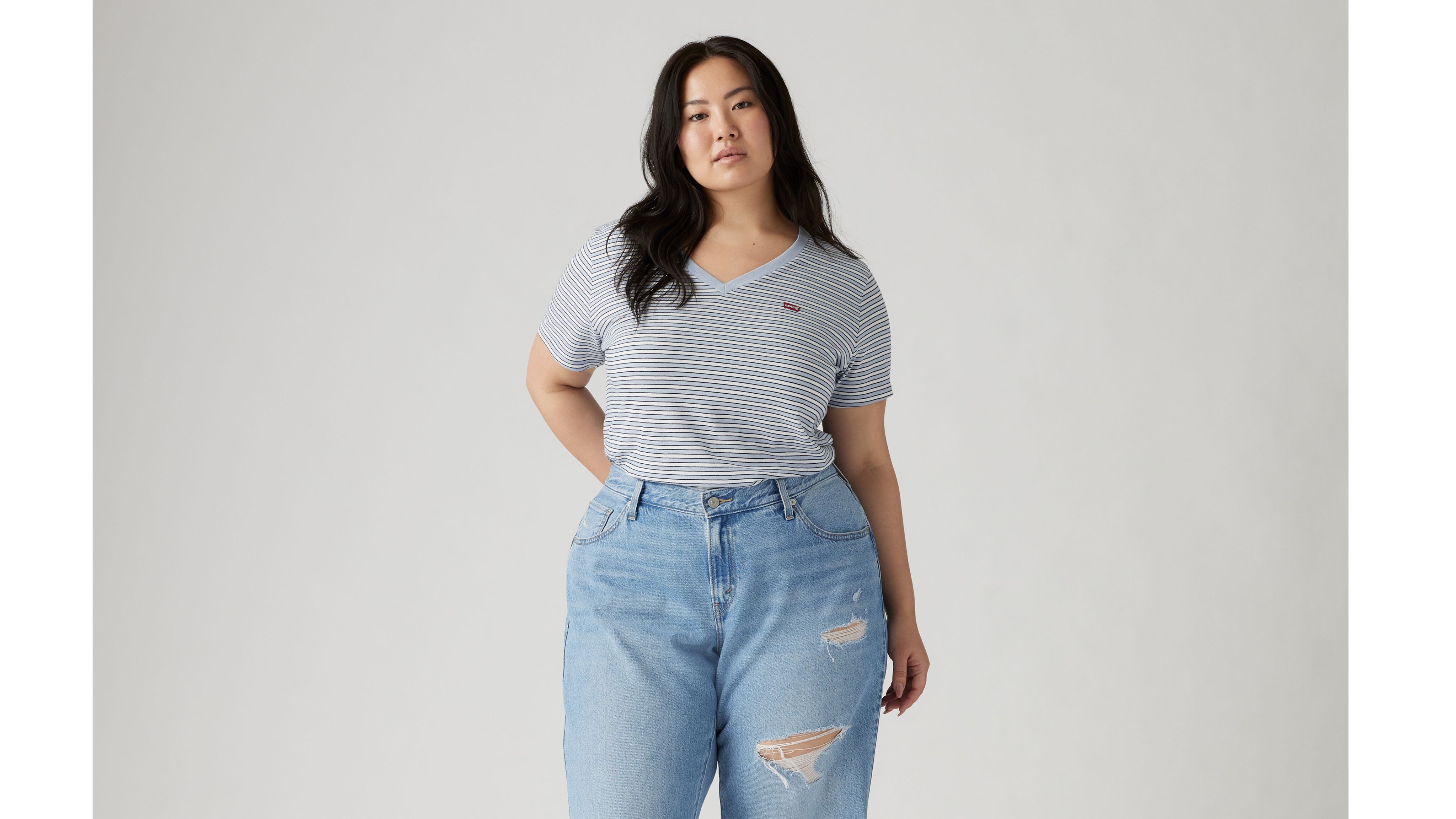 T-shirt Perfect z dekoltem w serek (duże rozmiary) 2