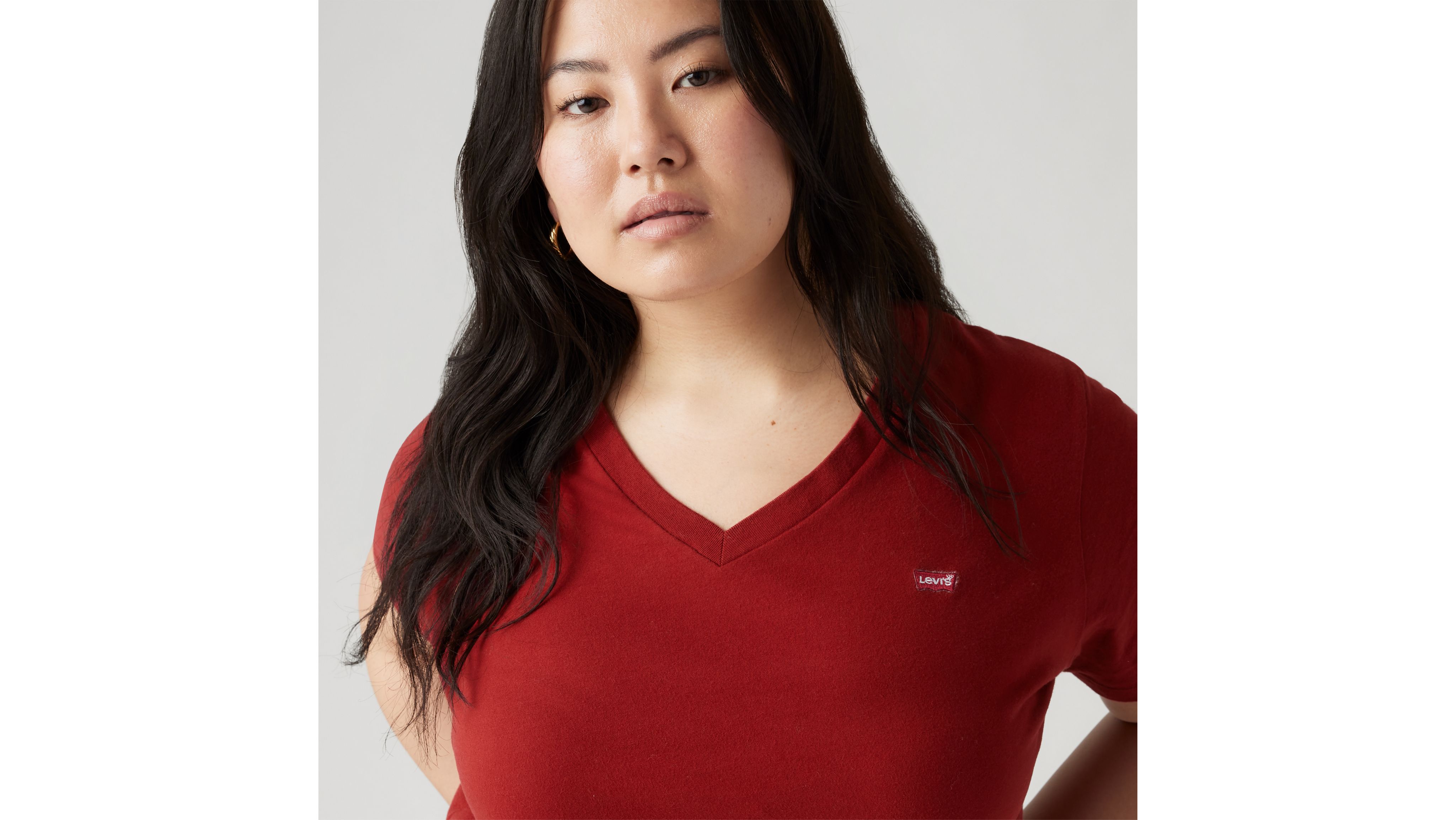 T-shirt Perfect z dekoltem w serek (duże rozmiary) 4