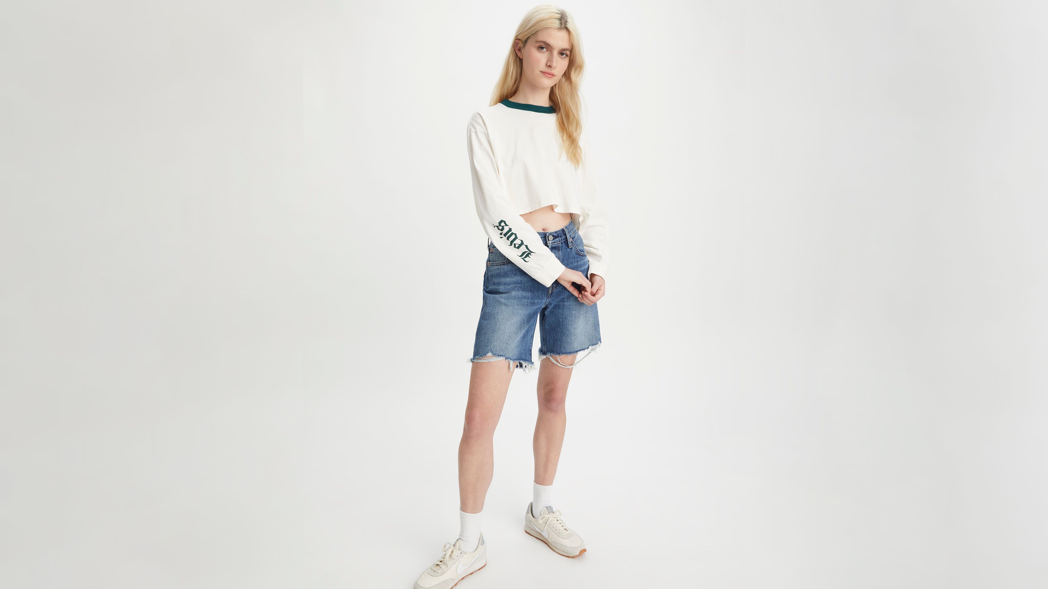 Langarm-Pullover in Cropped-Schnitt mit Grafik von Reese 1