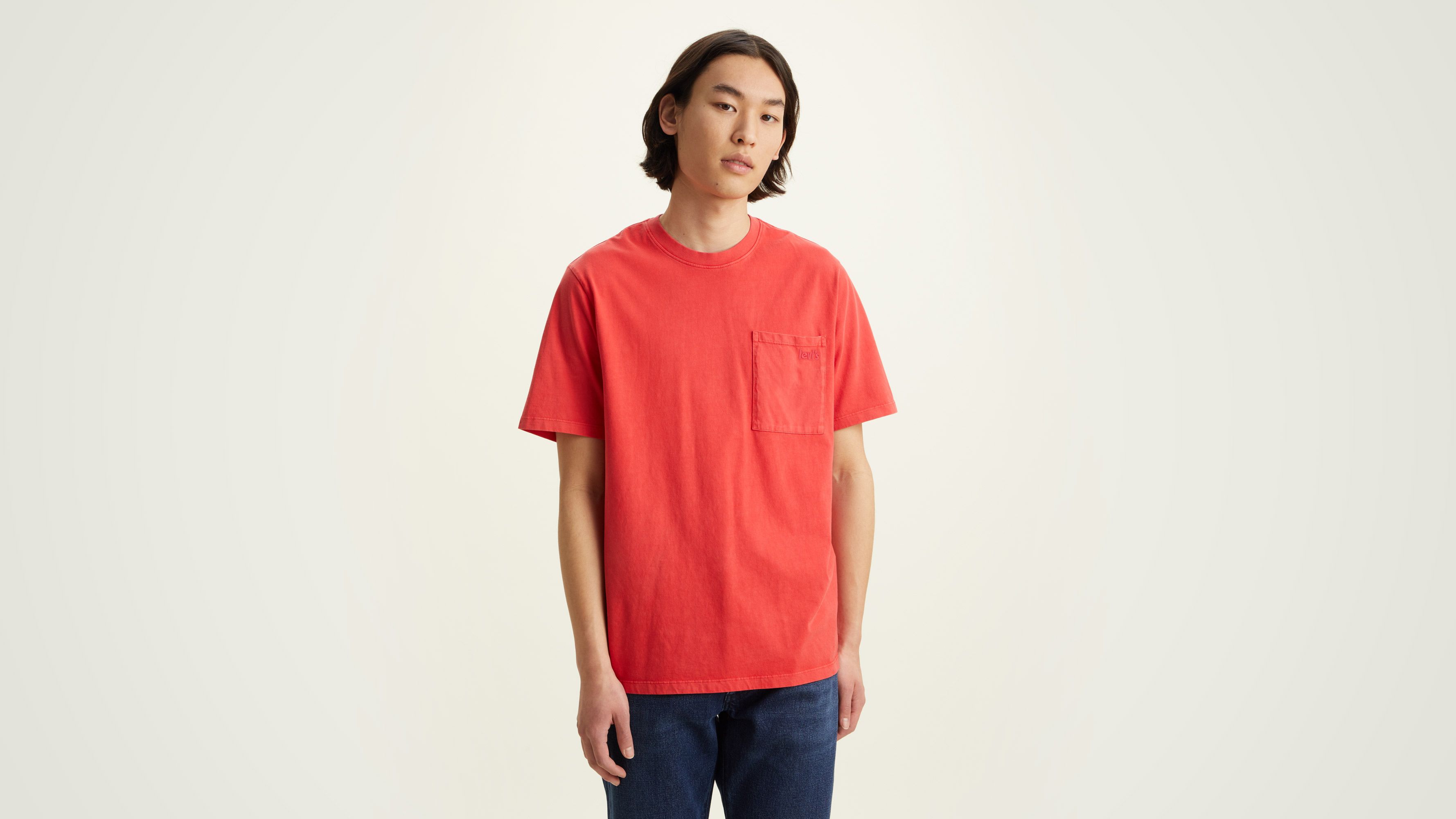 T-shirt semplice con taschino 1