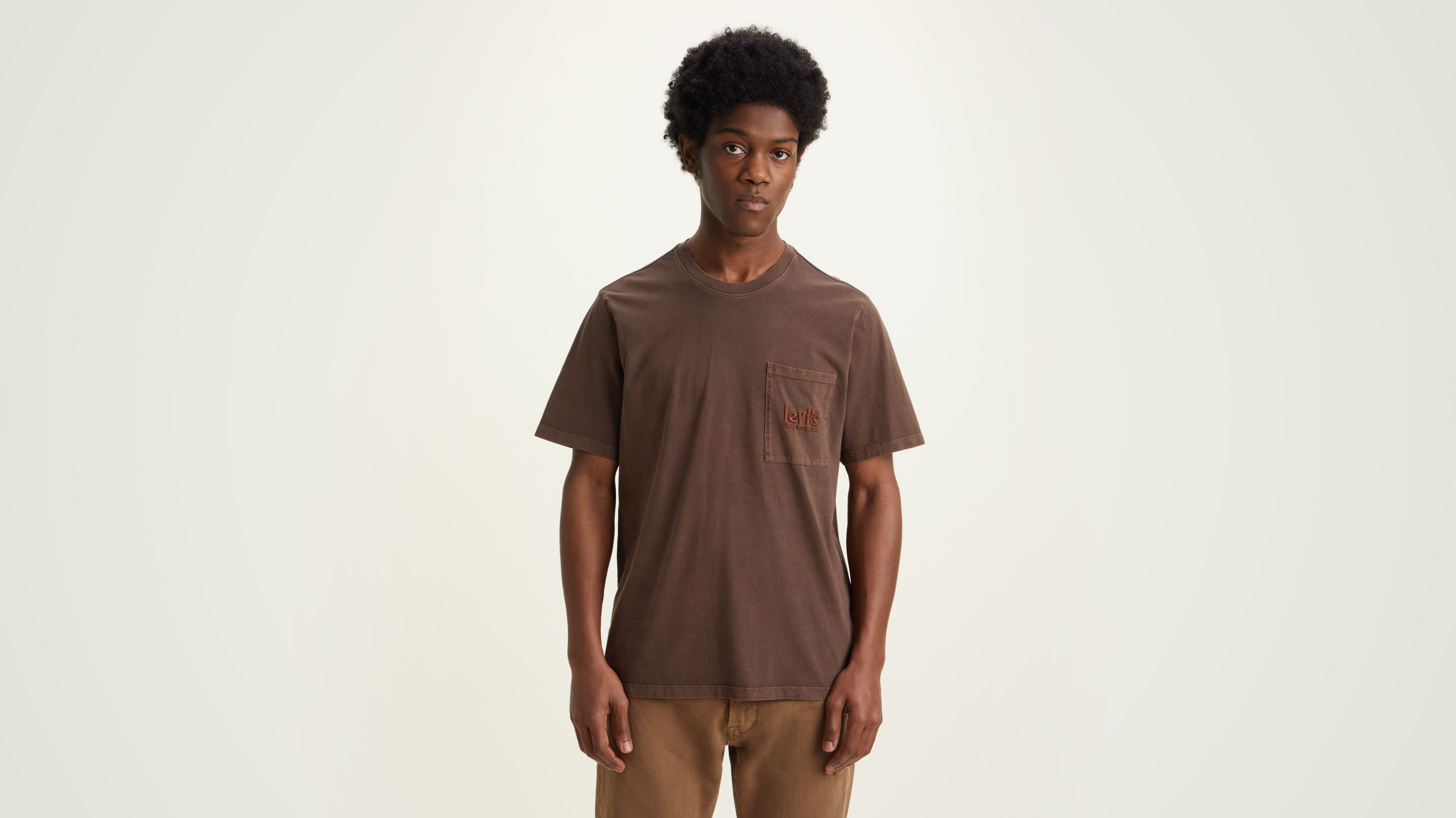 T-shirt semplice con taschino 1