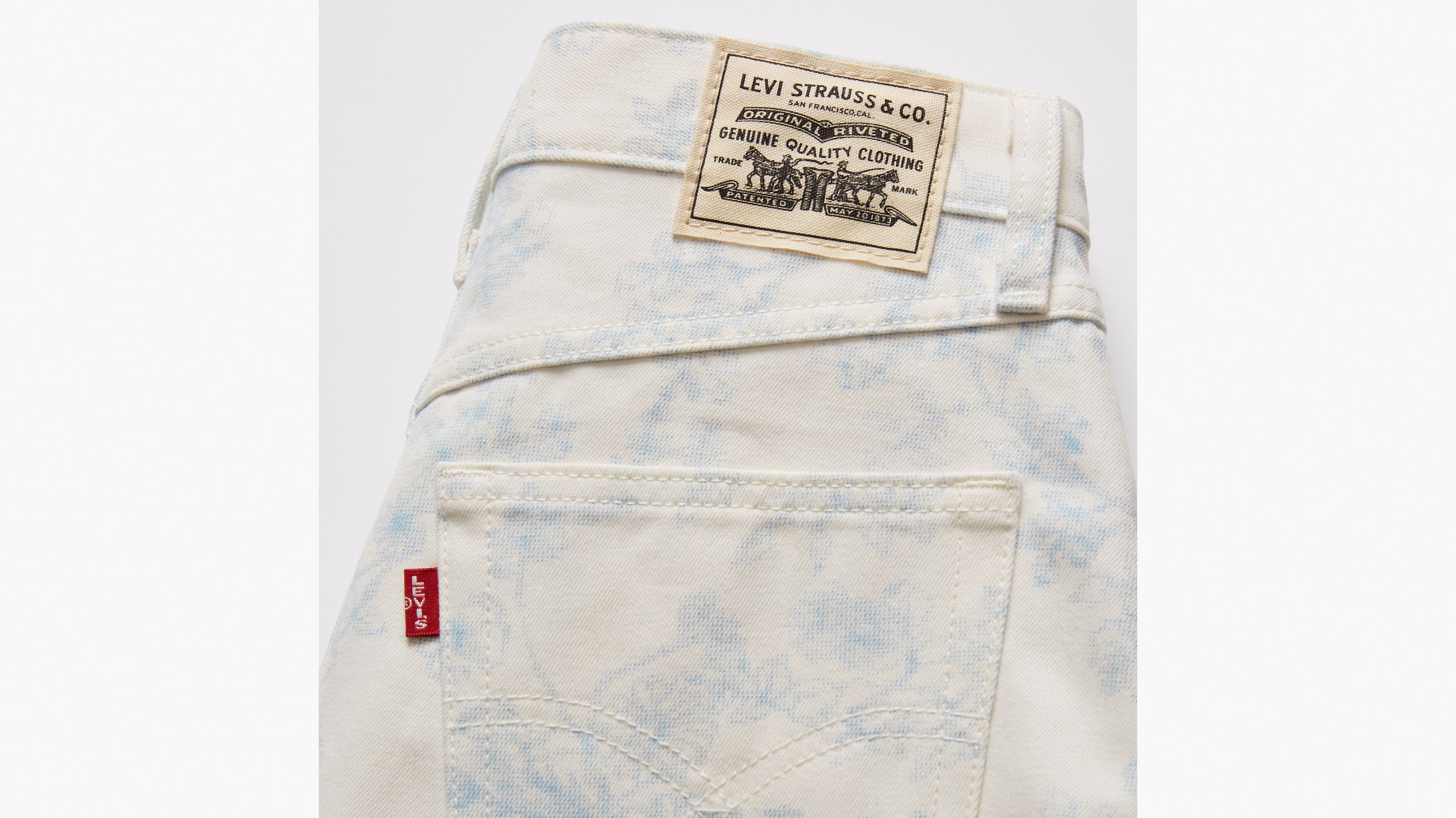 Levi's® WellThread® 80's Mom Shorts 7