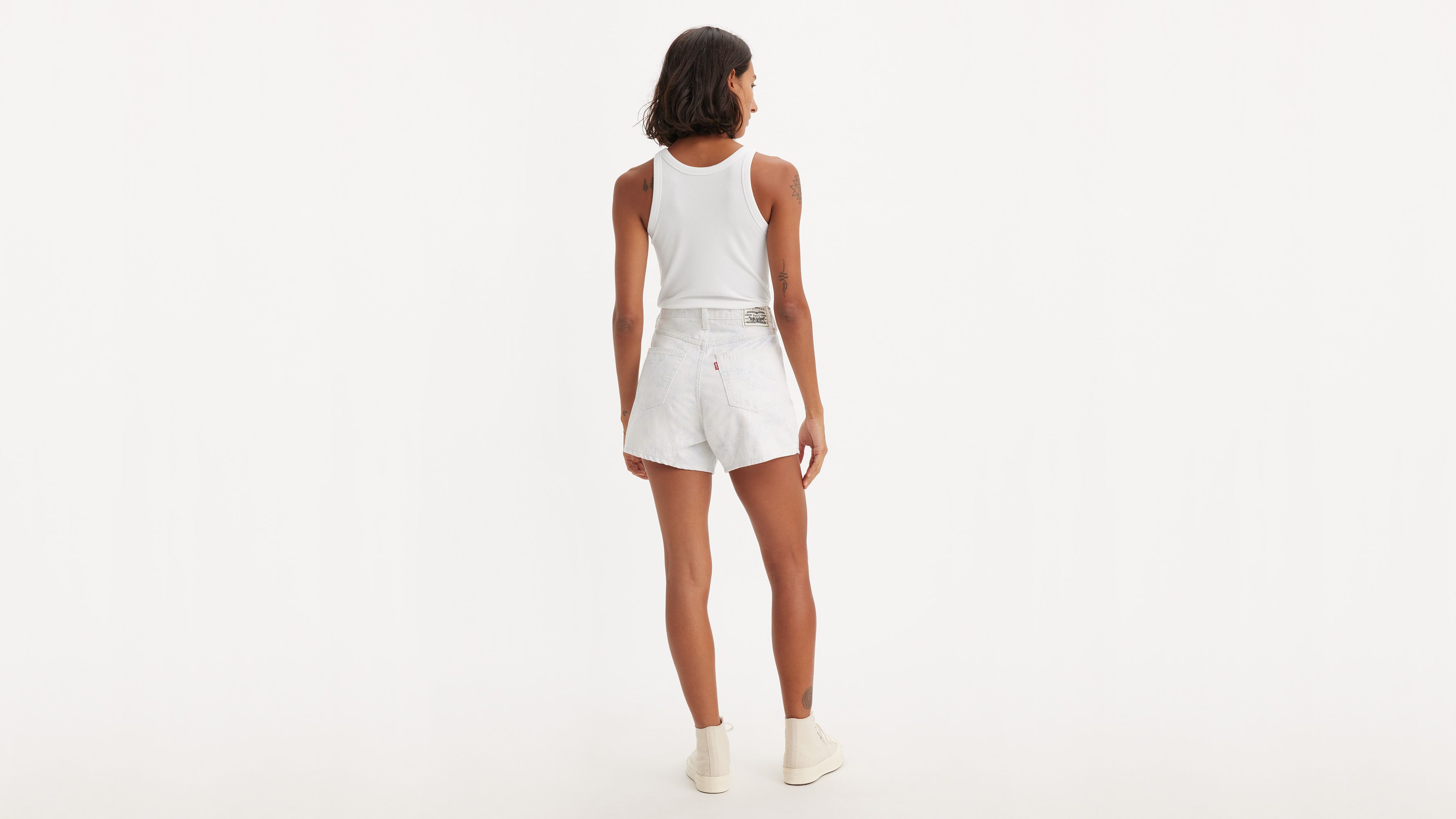 Levi's® Wellthread® 80's Mom Shorts - White | Levi's® KZ