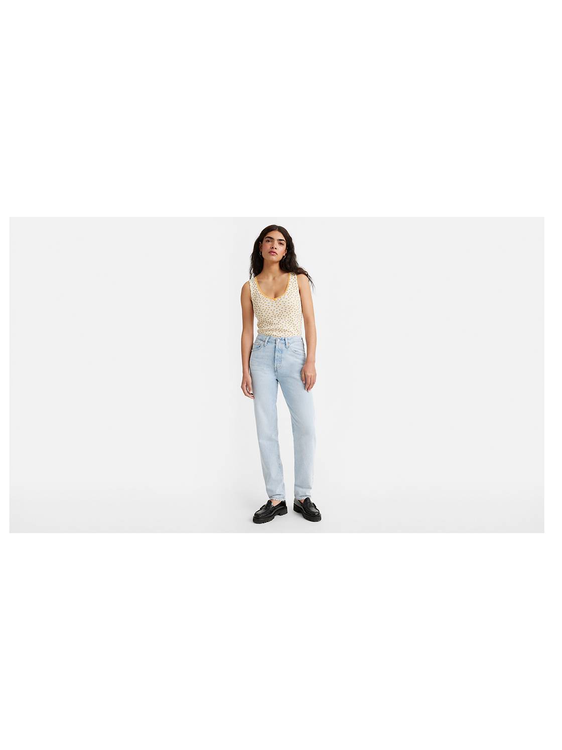 Women's Light Wash Tapered Jeans