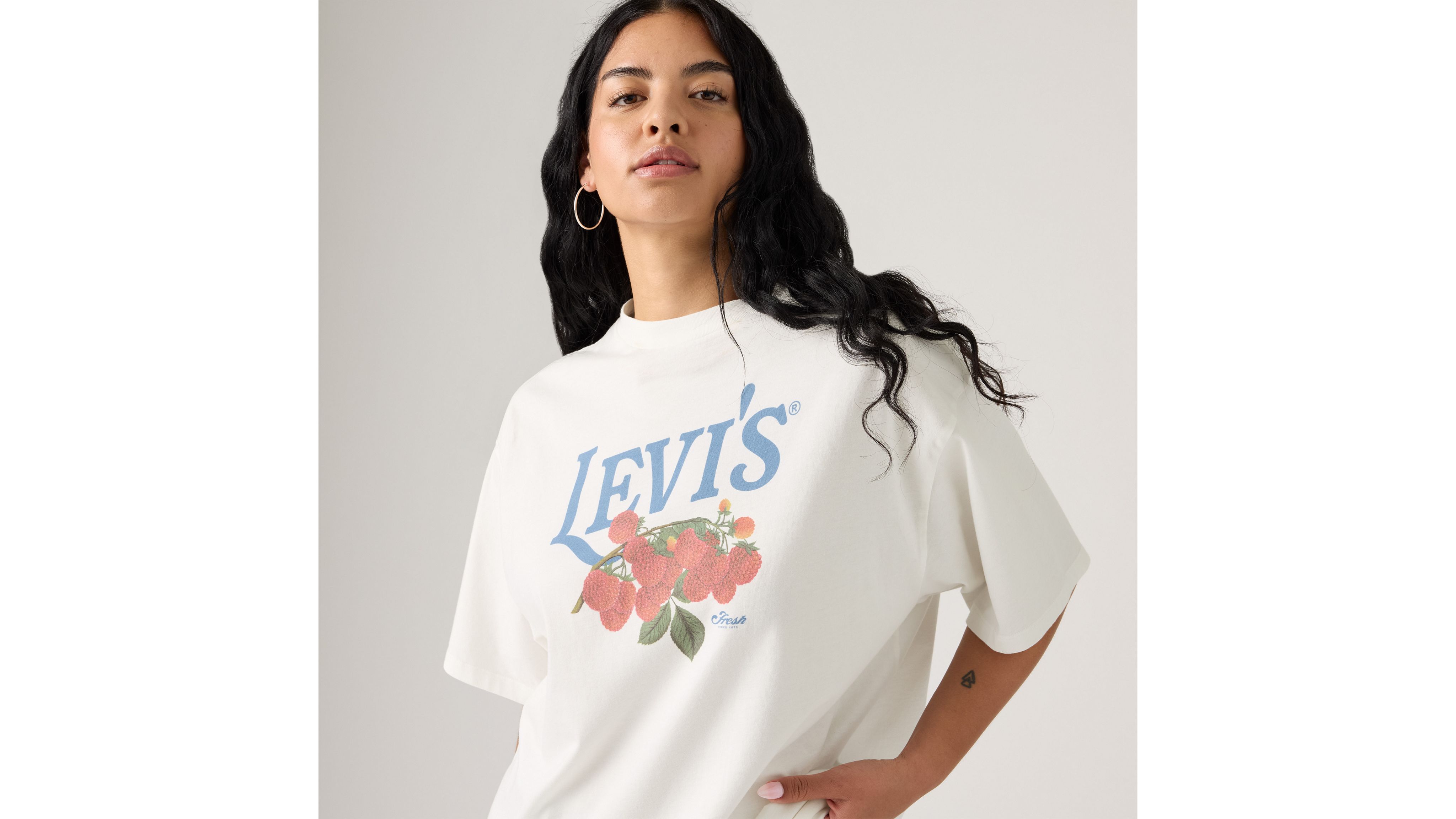 トップス a Graphic Short Stack T-shirt - White | Levi's® US