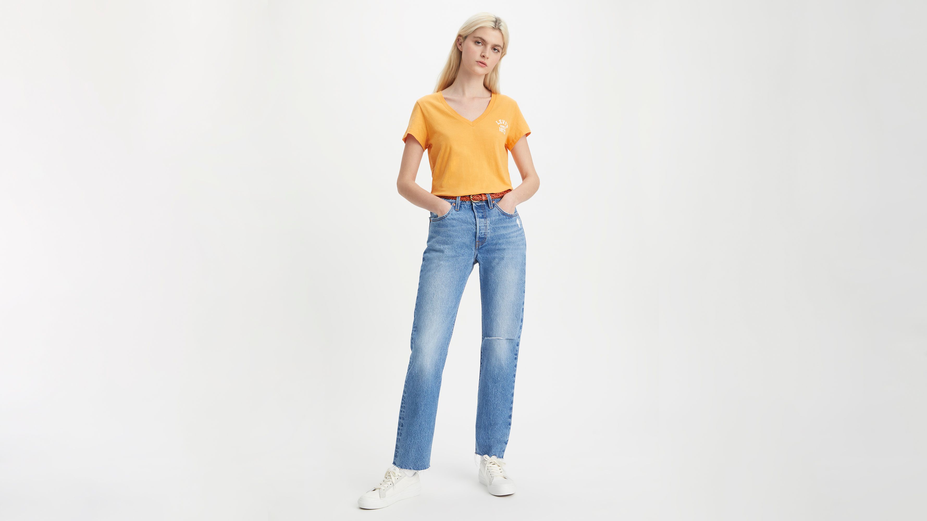 Graphic Perfect V-Neck Top 1