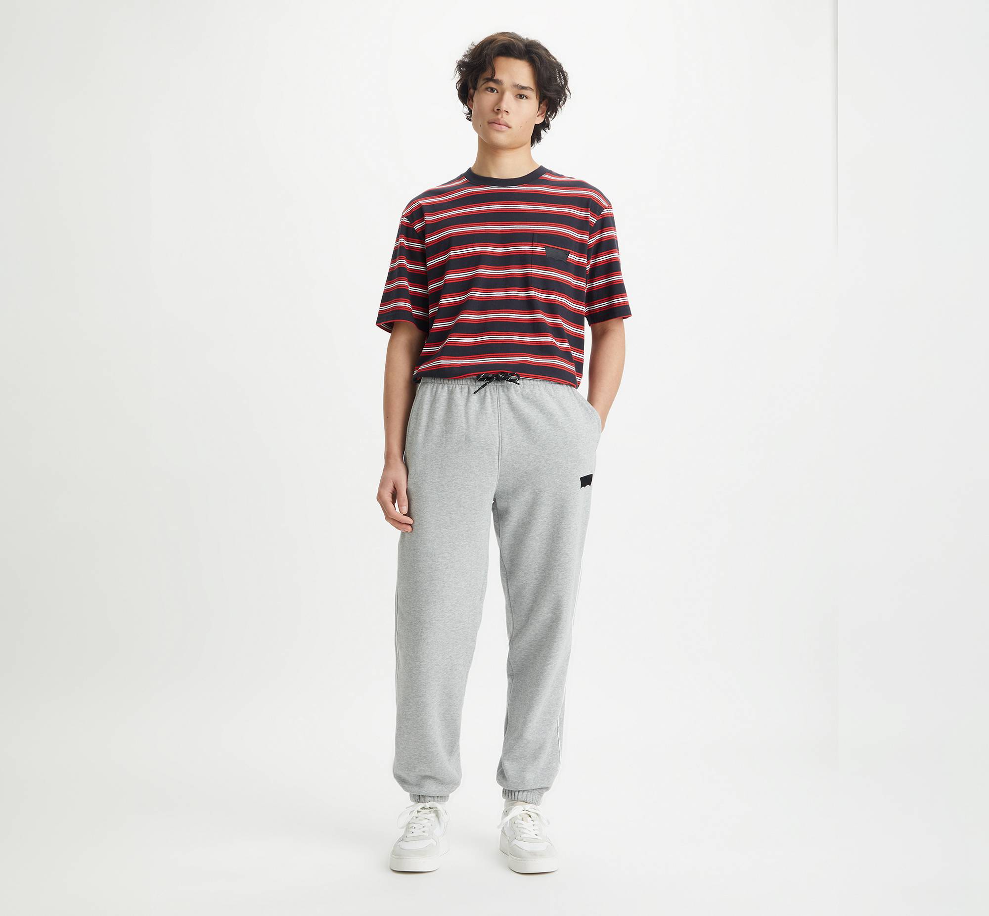 Graphic Piping Sweatpant 1