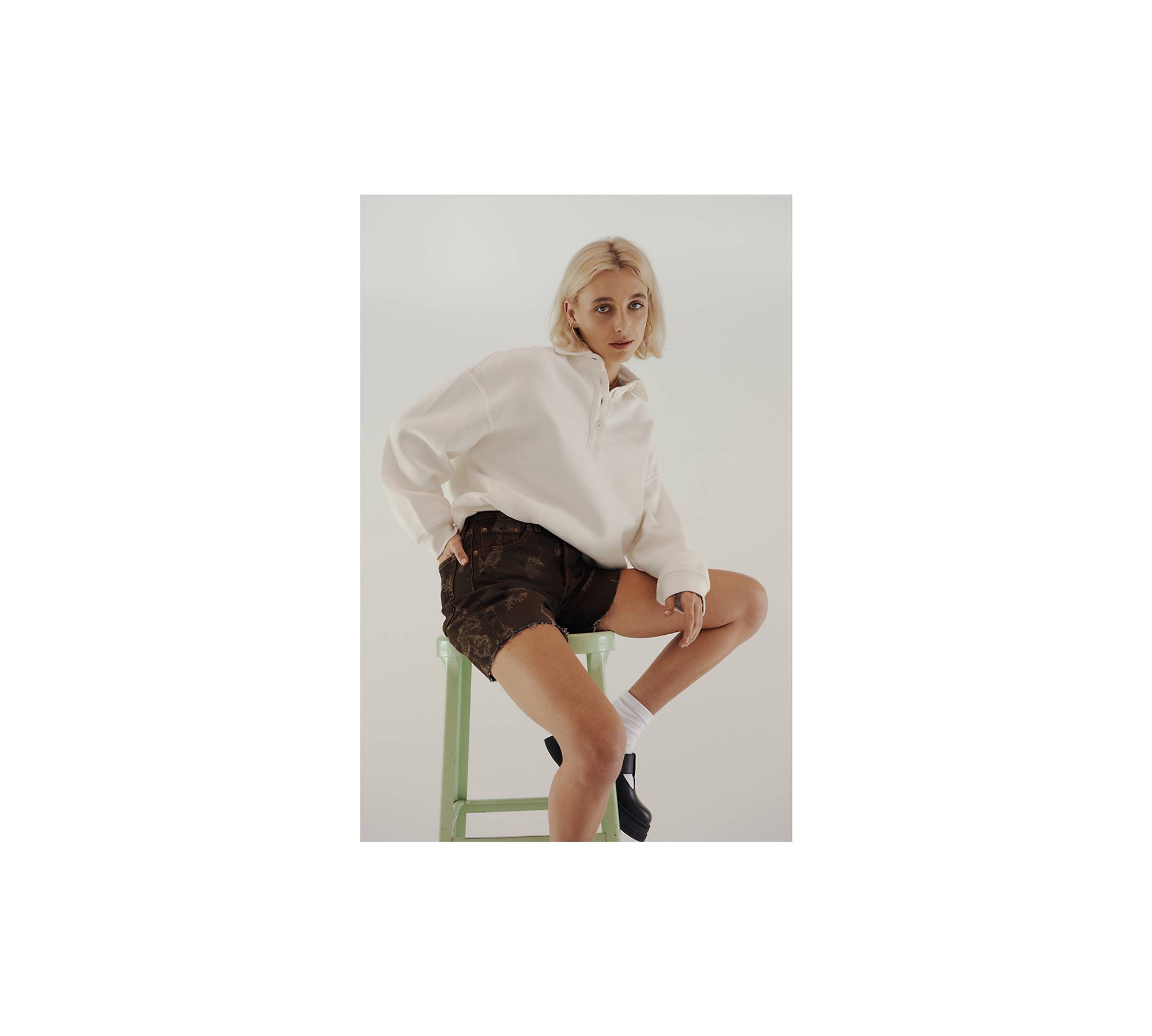 How To Dress Like Emma Chamberlain Style: Crop Tops, Denim Shorts