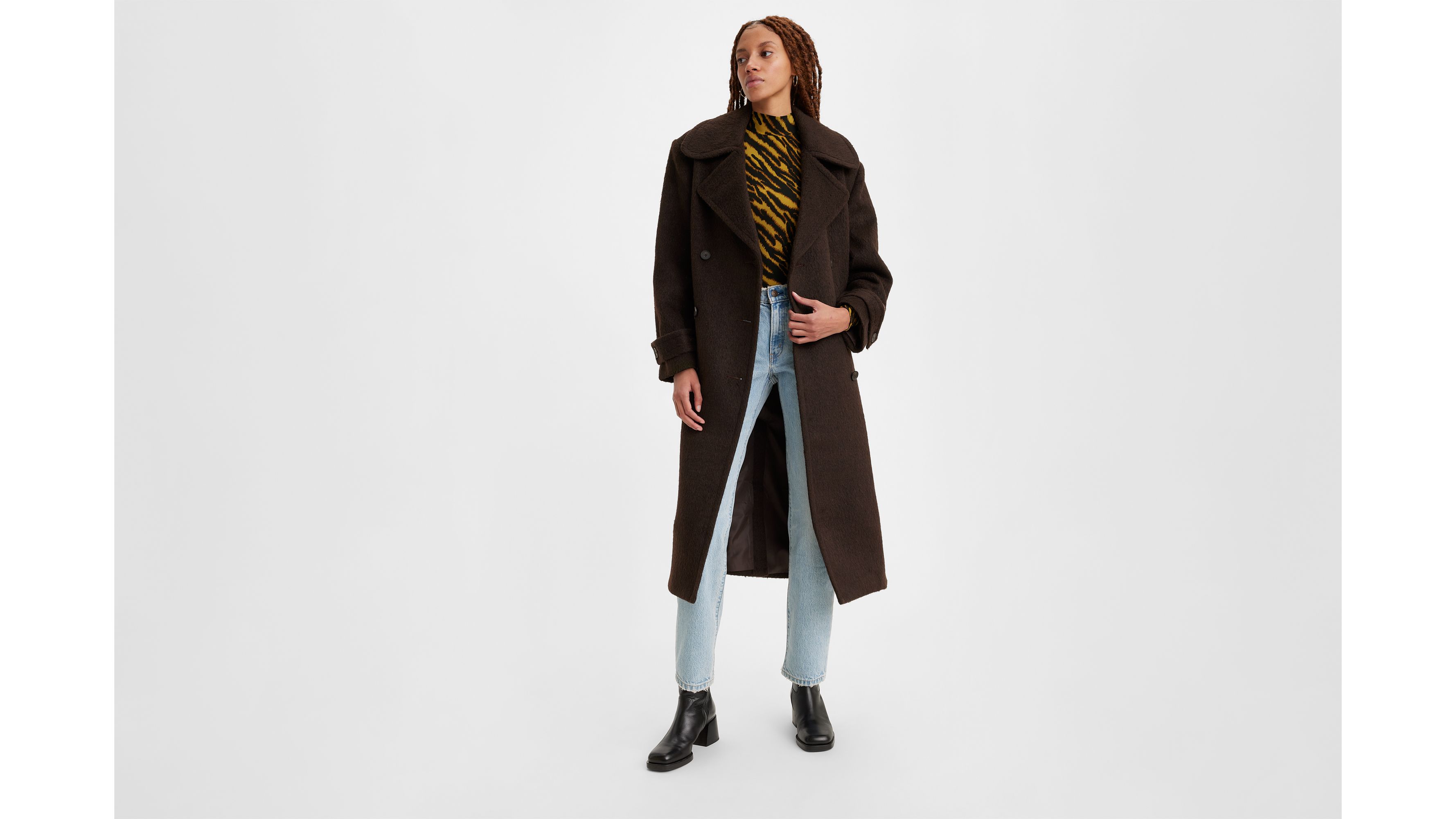 Long thin outlet overcoat