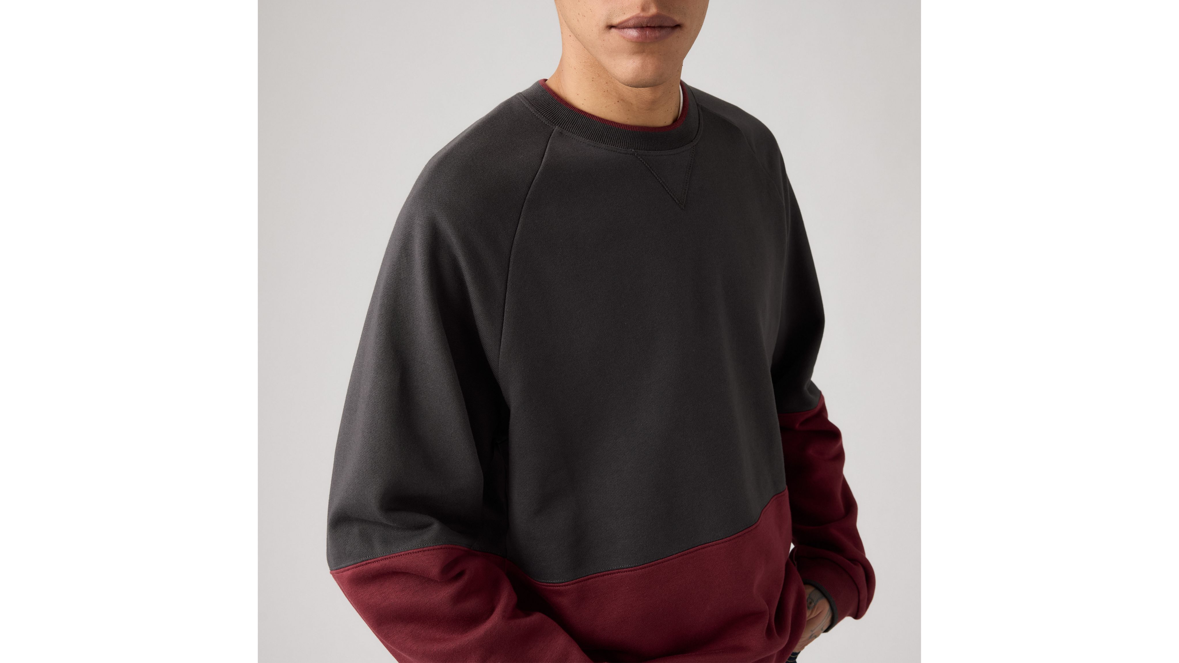 Levi's Red Tab Crewneck Sweatshirt In Gray