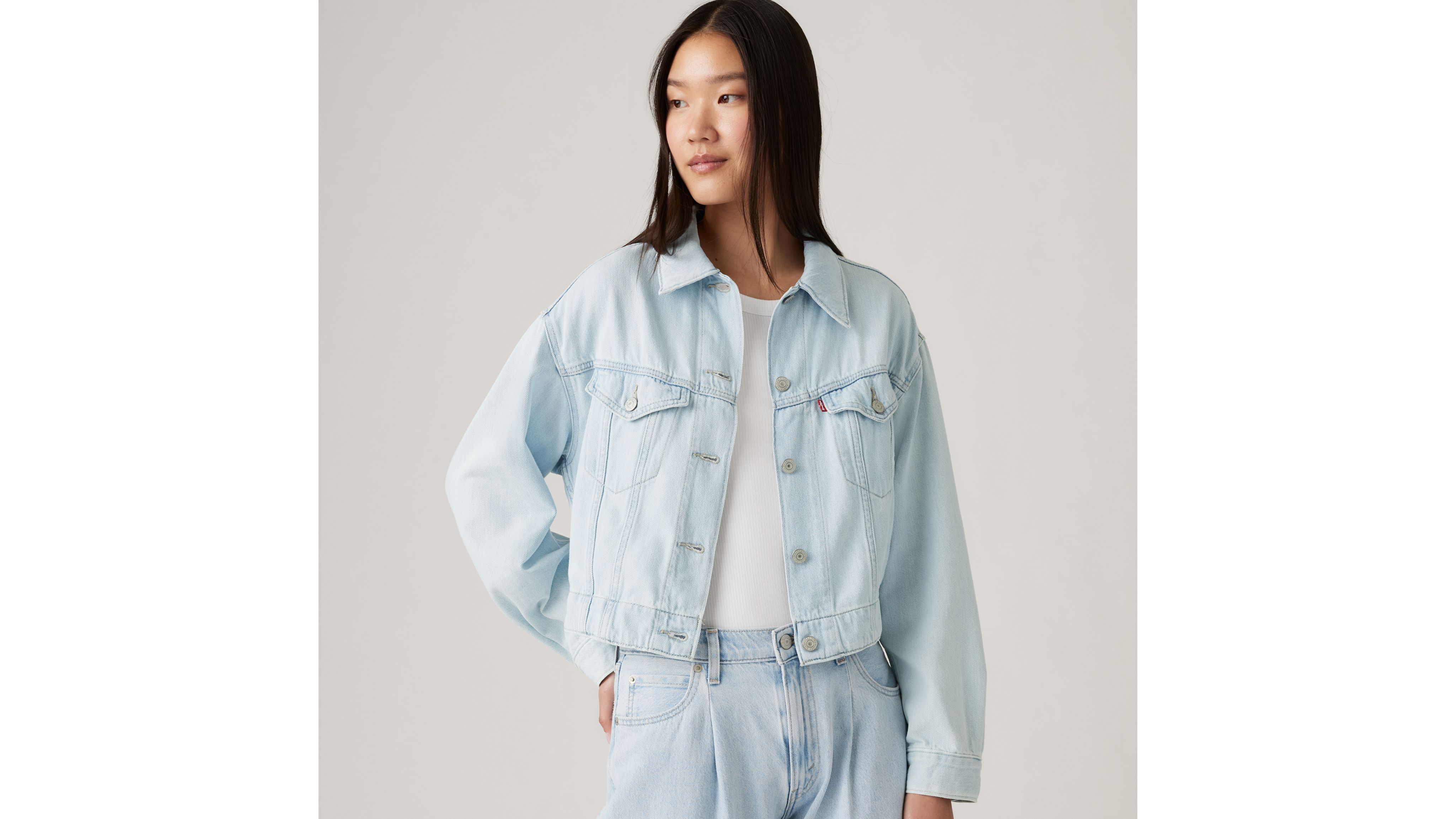 新作モデル Featherweight Trucker Jacket - Medium Wash | Levi's® US Clothing