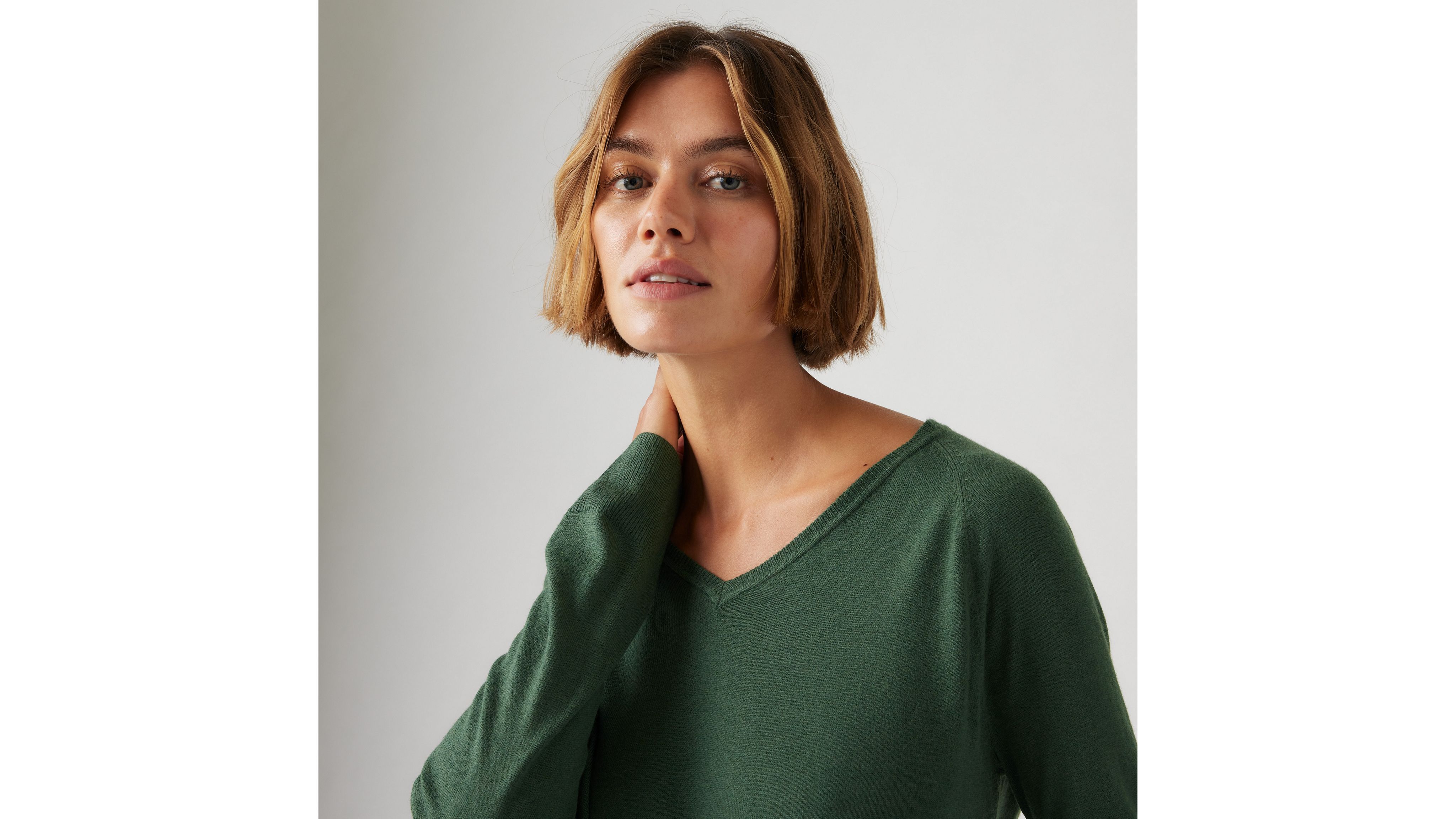 Petal V-Neck Sweater 4