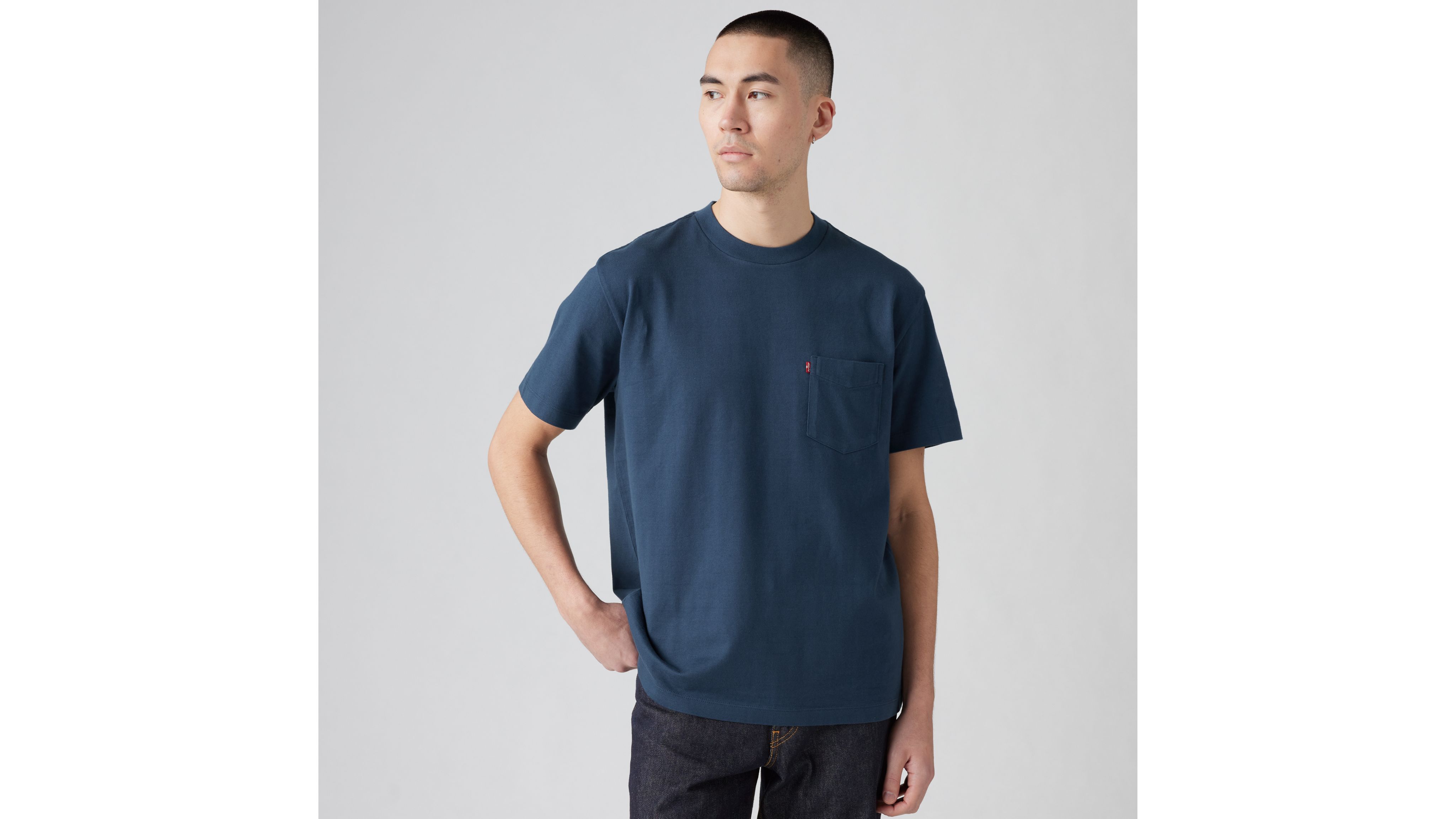 Levi's pocket tee best sale