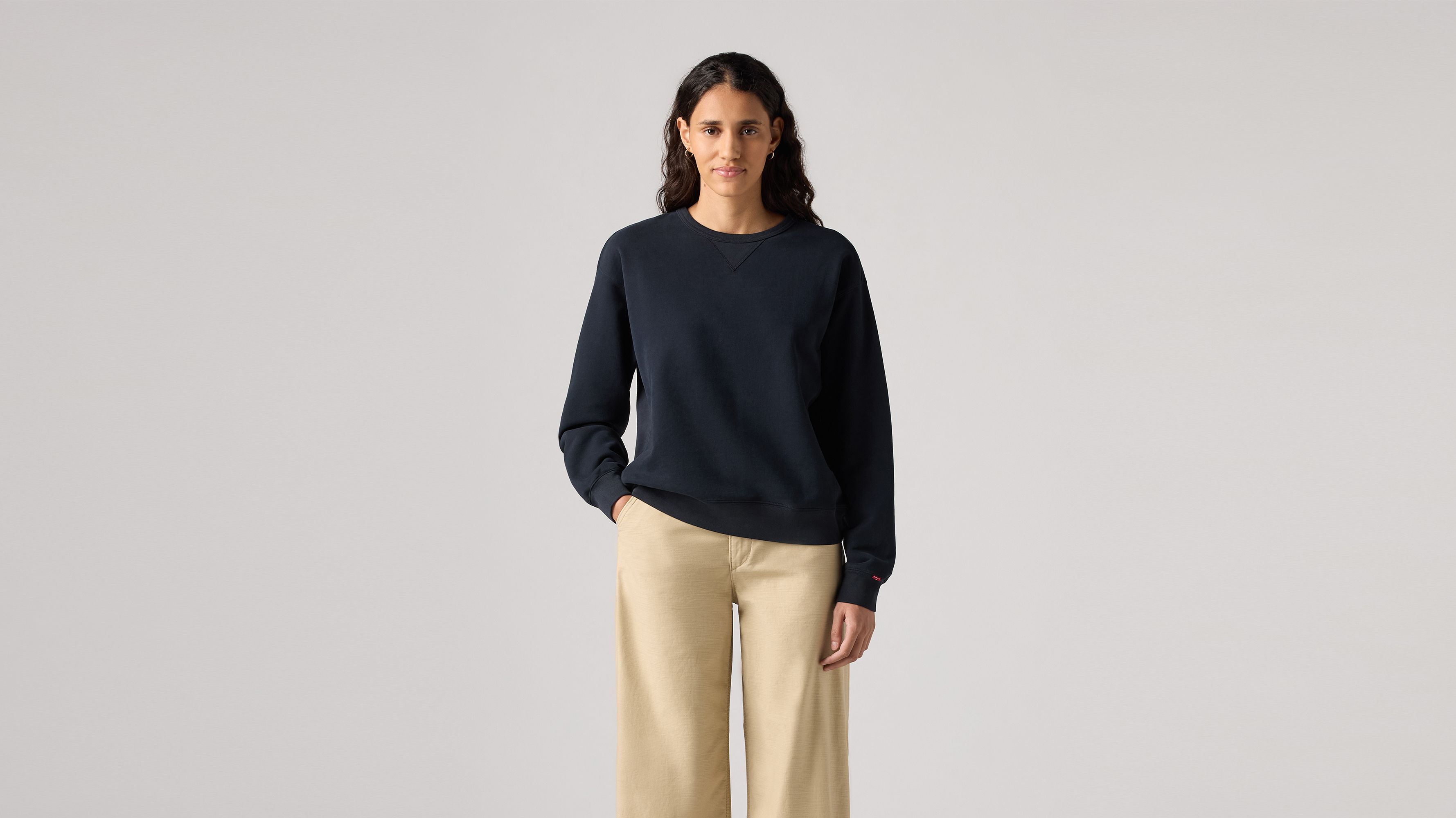 売れ筋商品|||エルエーポップアート カットソー トップス レディース Women's Crewneck Word Art Whiskers Sweatshirt Top Black Graphic Everyday Crewneck Sweatshirt - Black | Levi's® XK