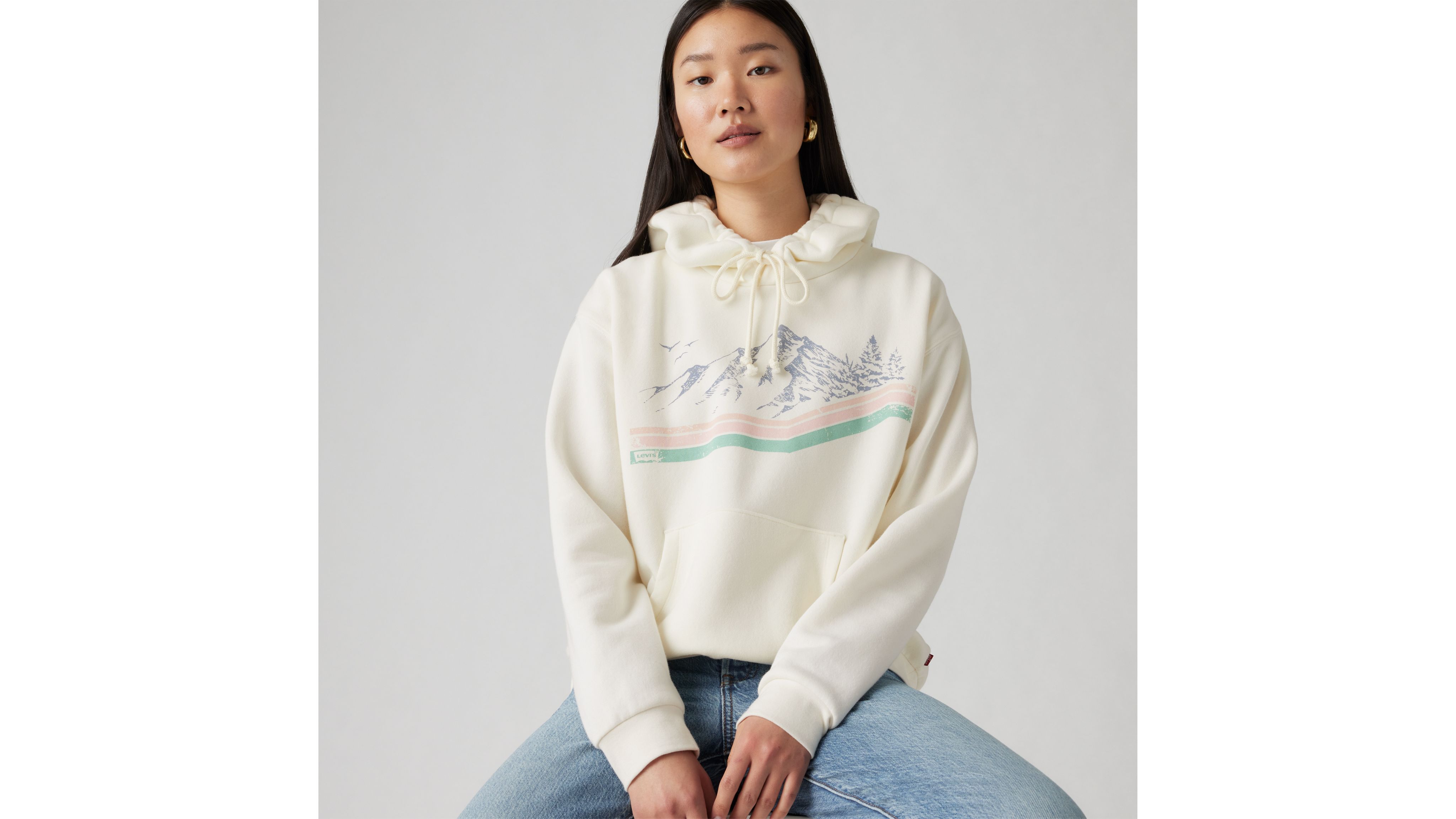 リーバイス Levis 【 Graphic Everyday Hoodie Women 】 ファッション レディースファッション トップス パーカー レディ A88010000-dynamic1-pdp?$