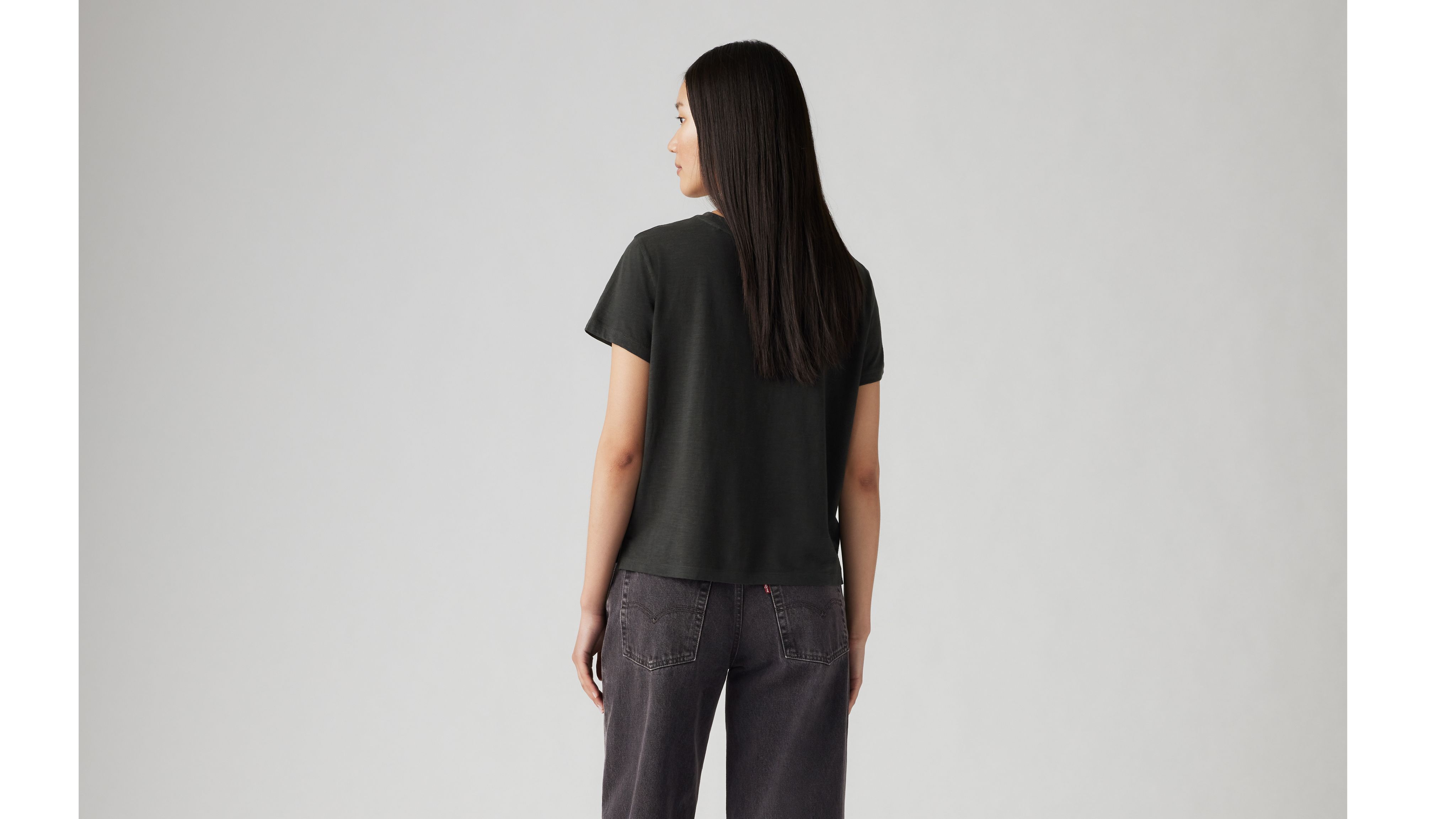 売れ筋商品|||リズム カットソー トップス レディース Classic Lounge Shirt - Women's Black Oversized Iconic Tee | GUESS