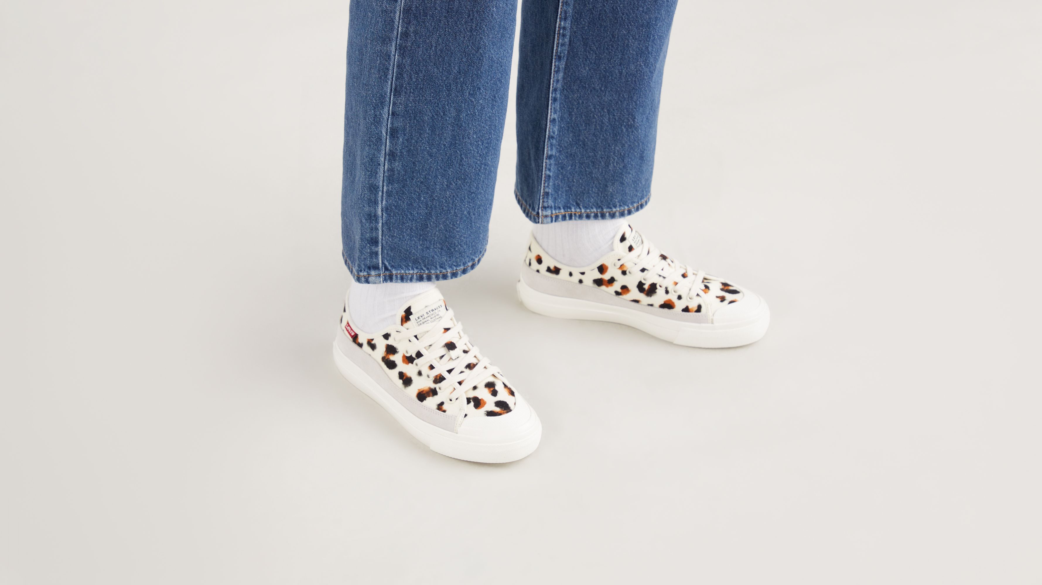 Square Low Sneakers 5