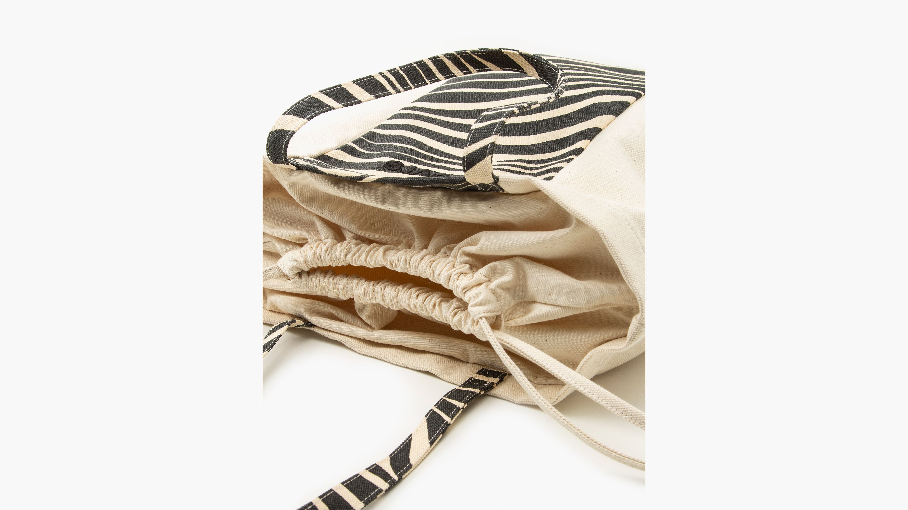 Drawstring Tote - Black | Levi's® PL