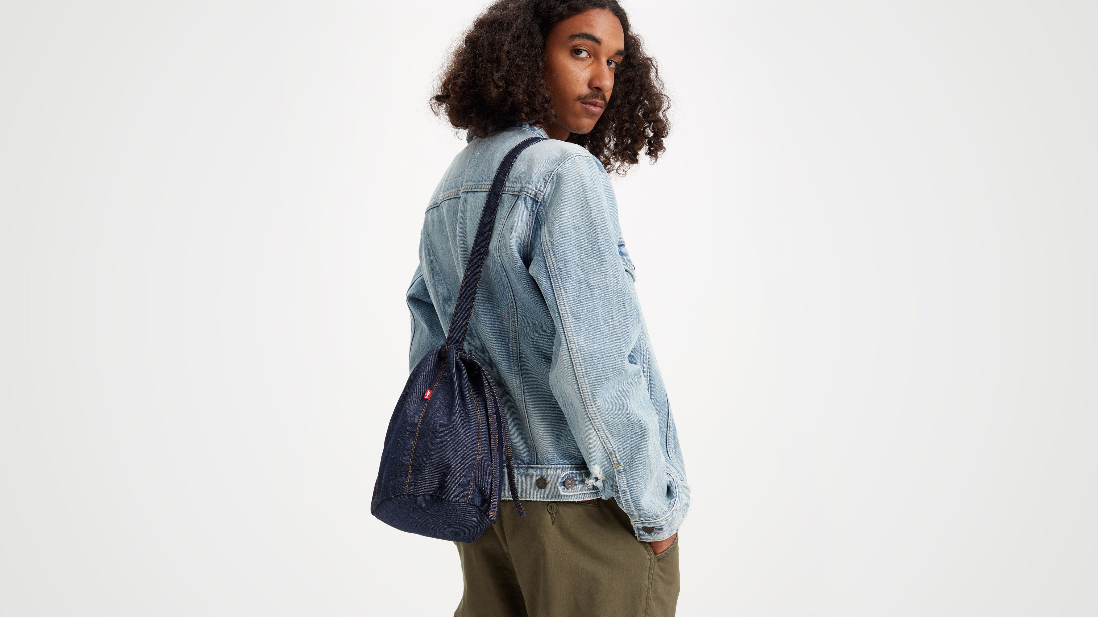 Levi’s® Porto Alegre Bucket Bag 4