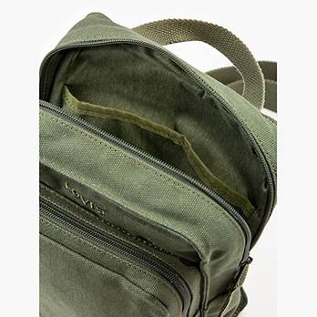 Levi's® Sling Bag mit Reißverschluss 3