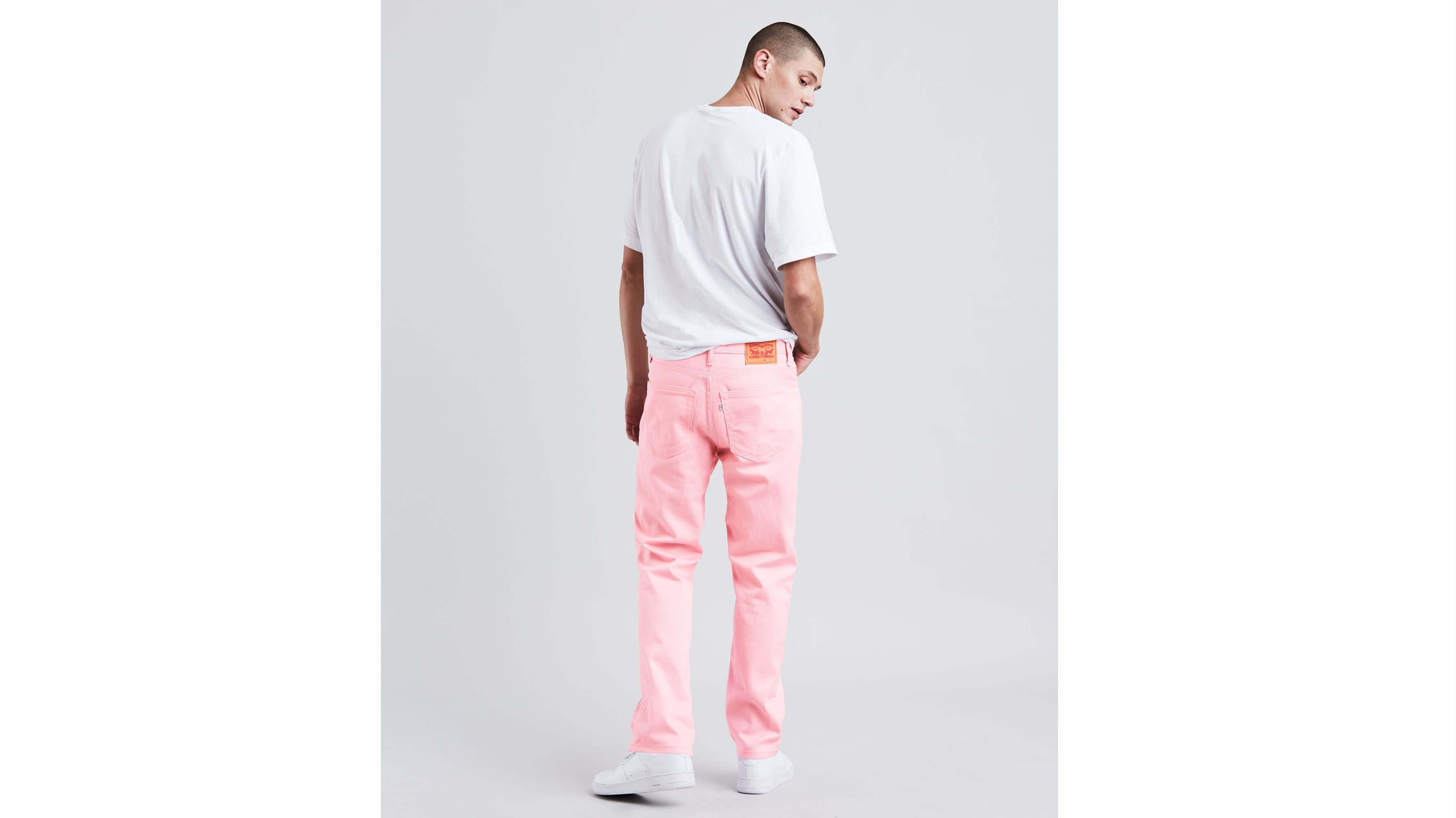 Mens pink hotsell levis jeans