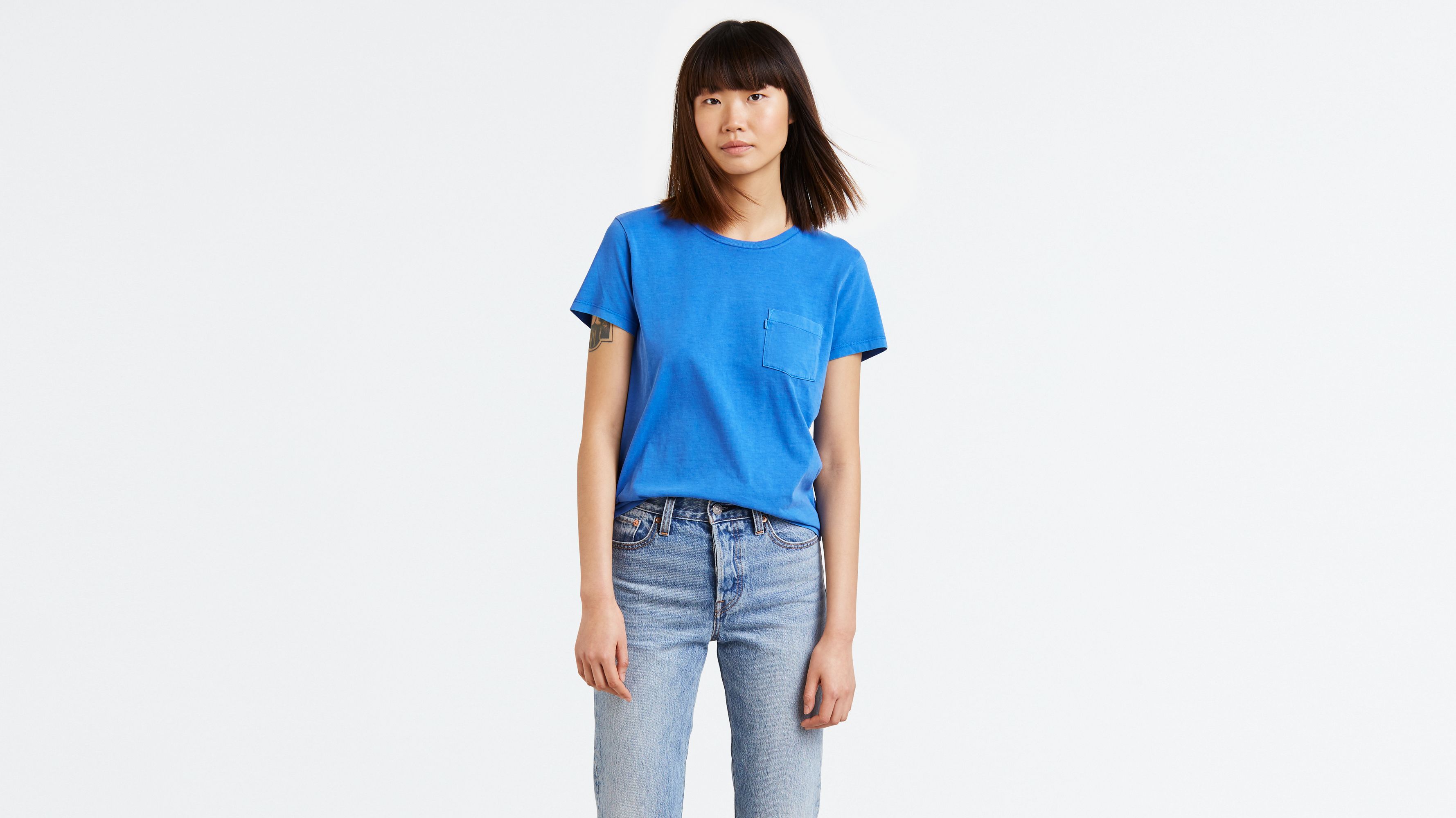 Levis pocket t shirt women's hotsell