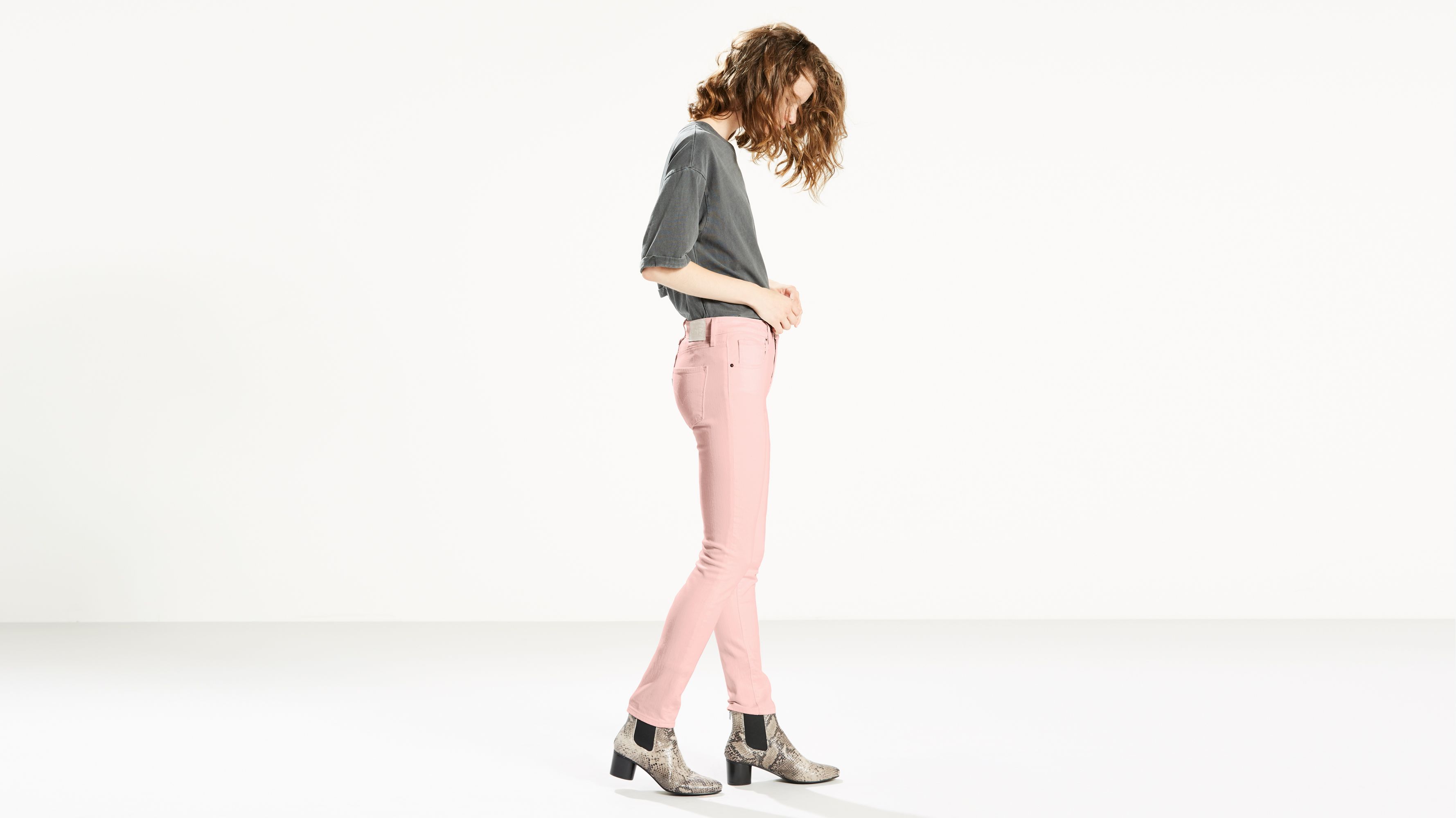 Introducir 76+ imagen pink levi jeans women’s