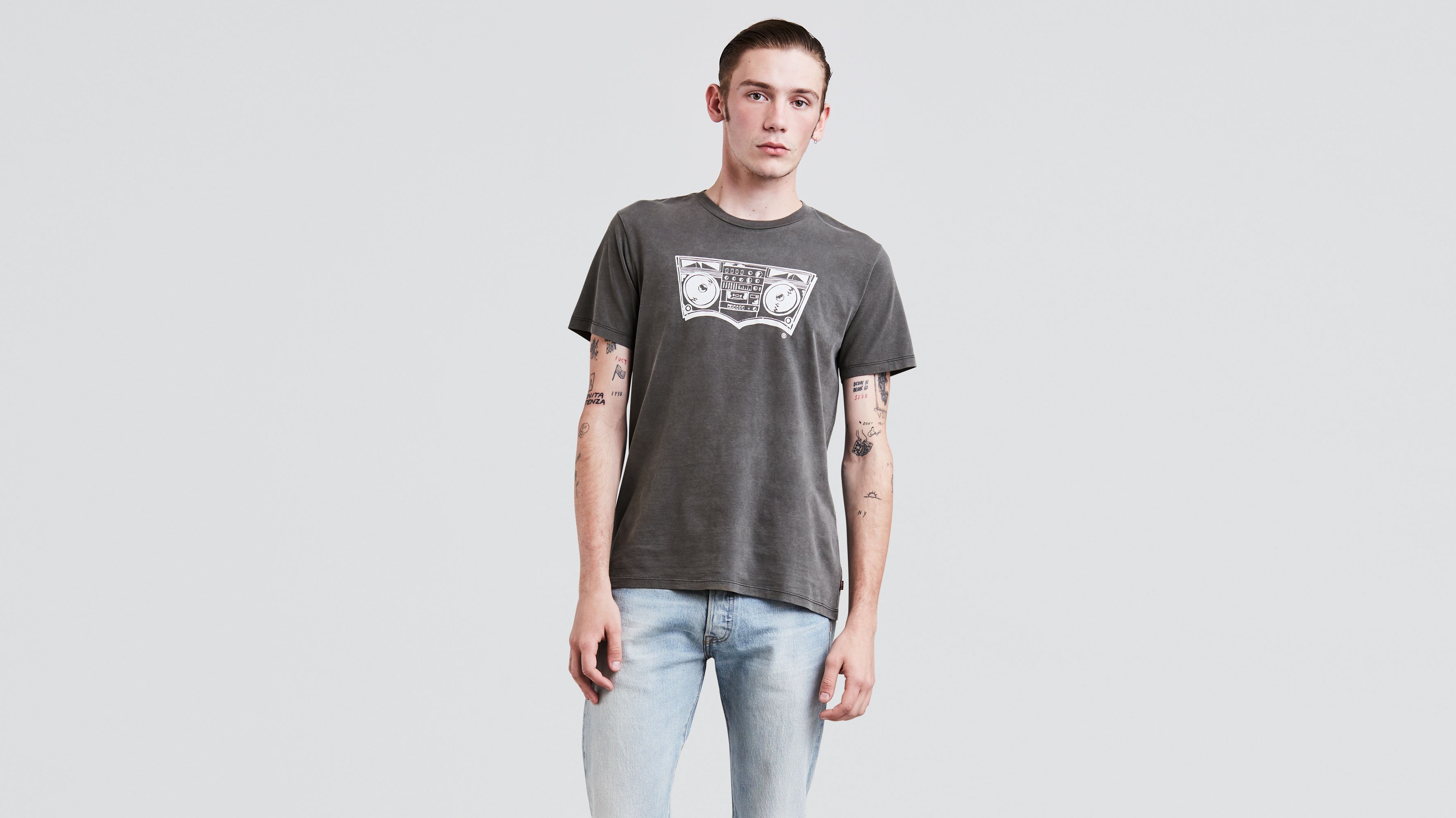 levi's classic logo tee