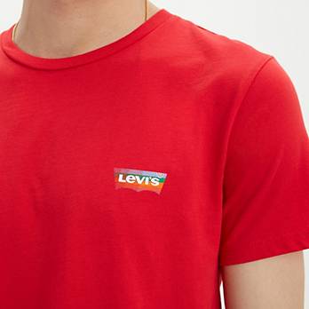 Levi's® Chest Logo Classic Tee Shirt 3