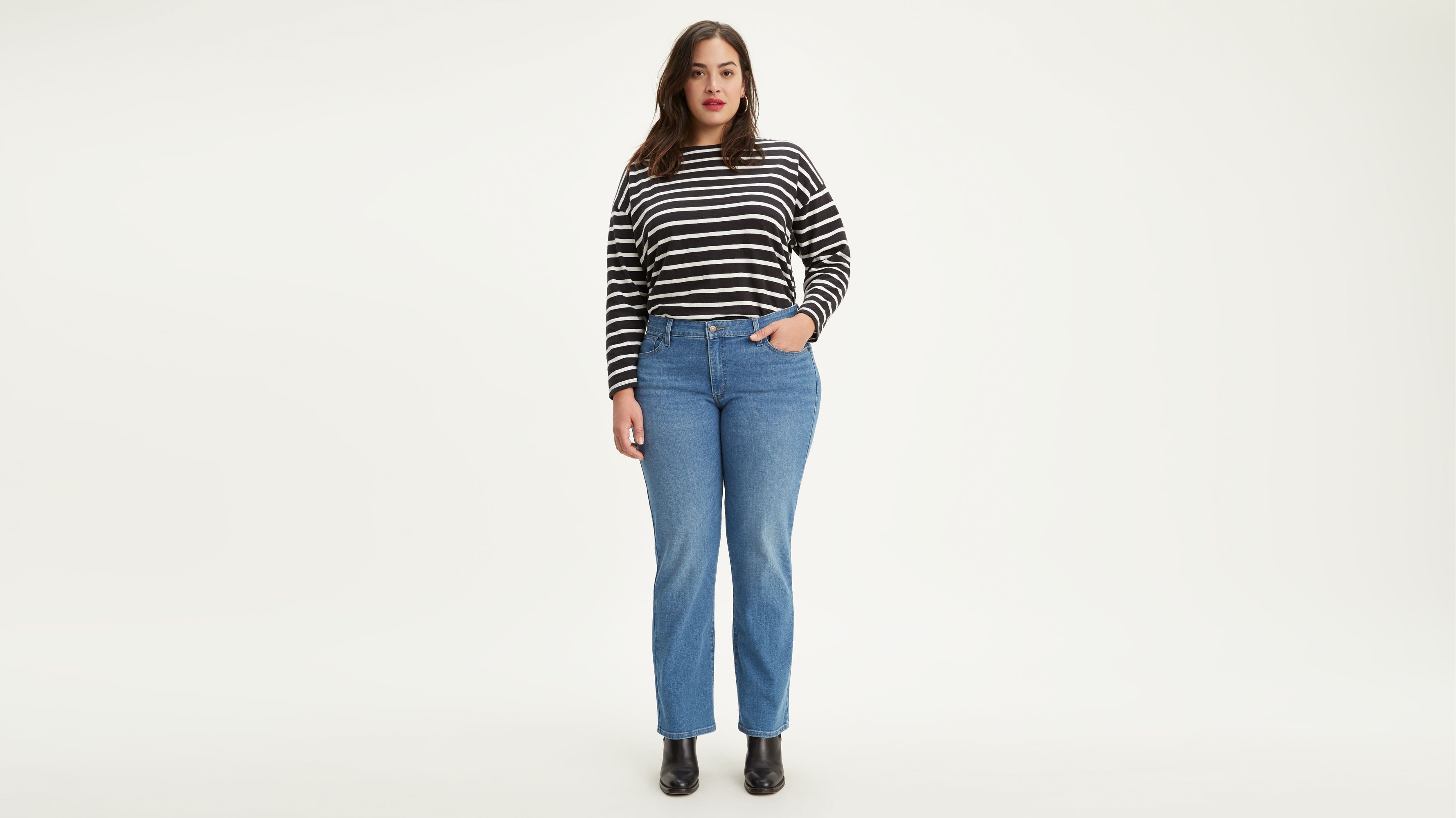 Levi's Women's Plus-Size 414 Classic Straight Jeans, Simply White, 40 (US  20) R : : Clothing, Shoes & Accessories