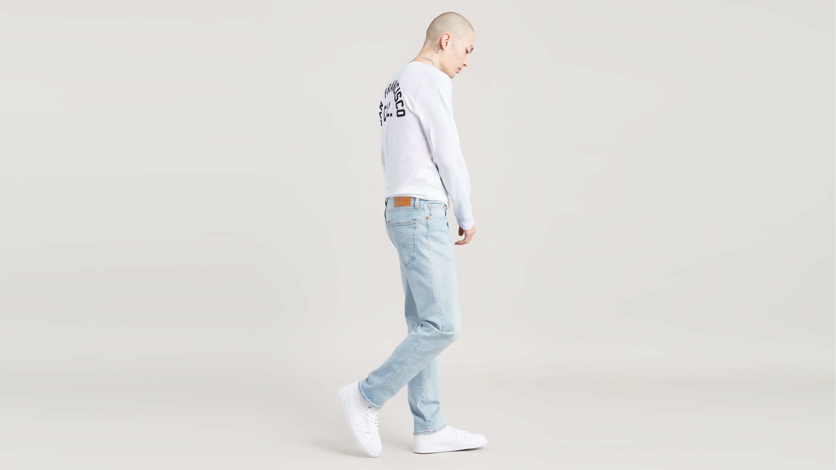 levis relaxed tee